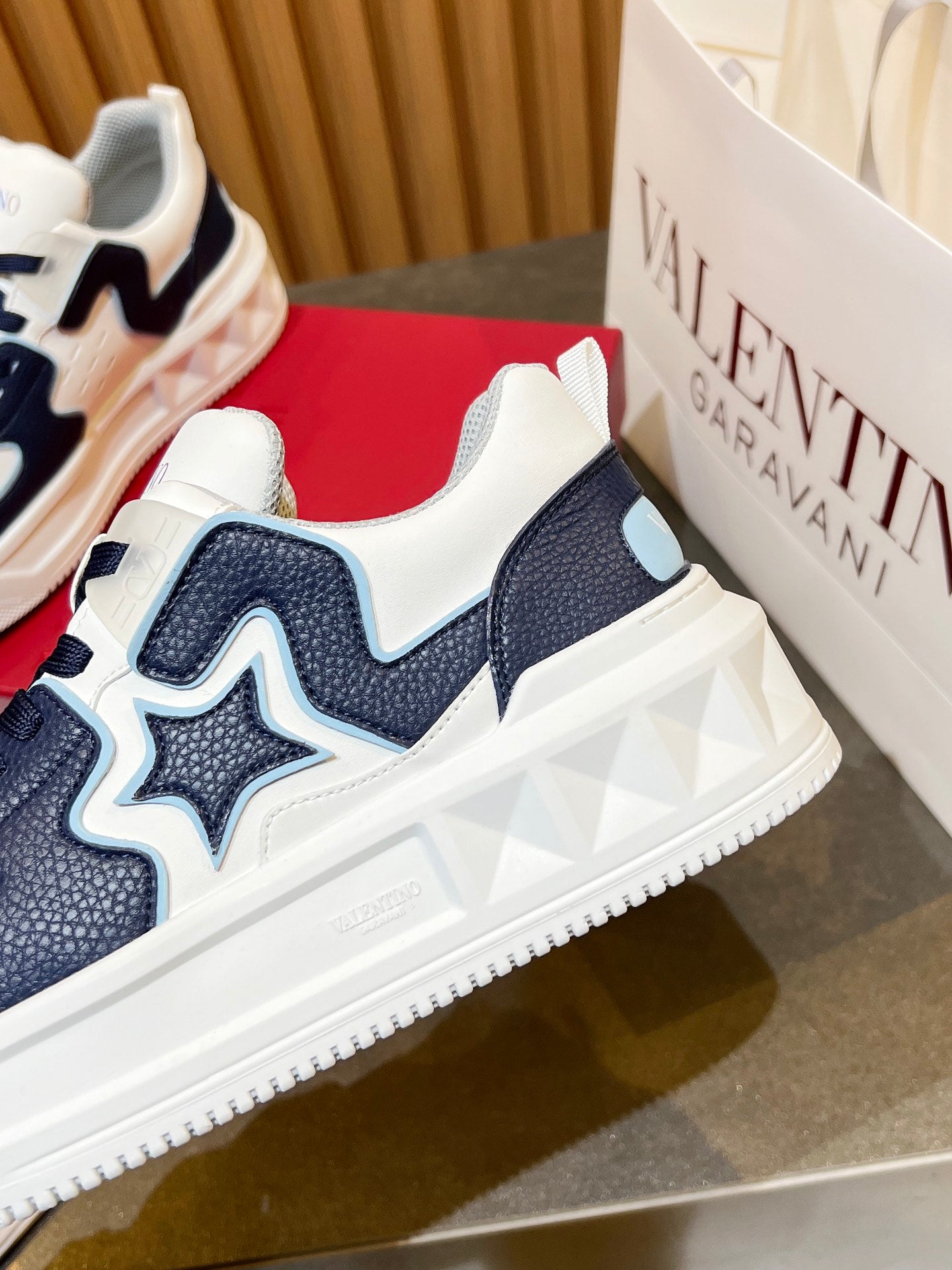 LuxluxHouse Best Quality Shoes Valentino