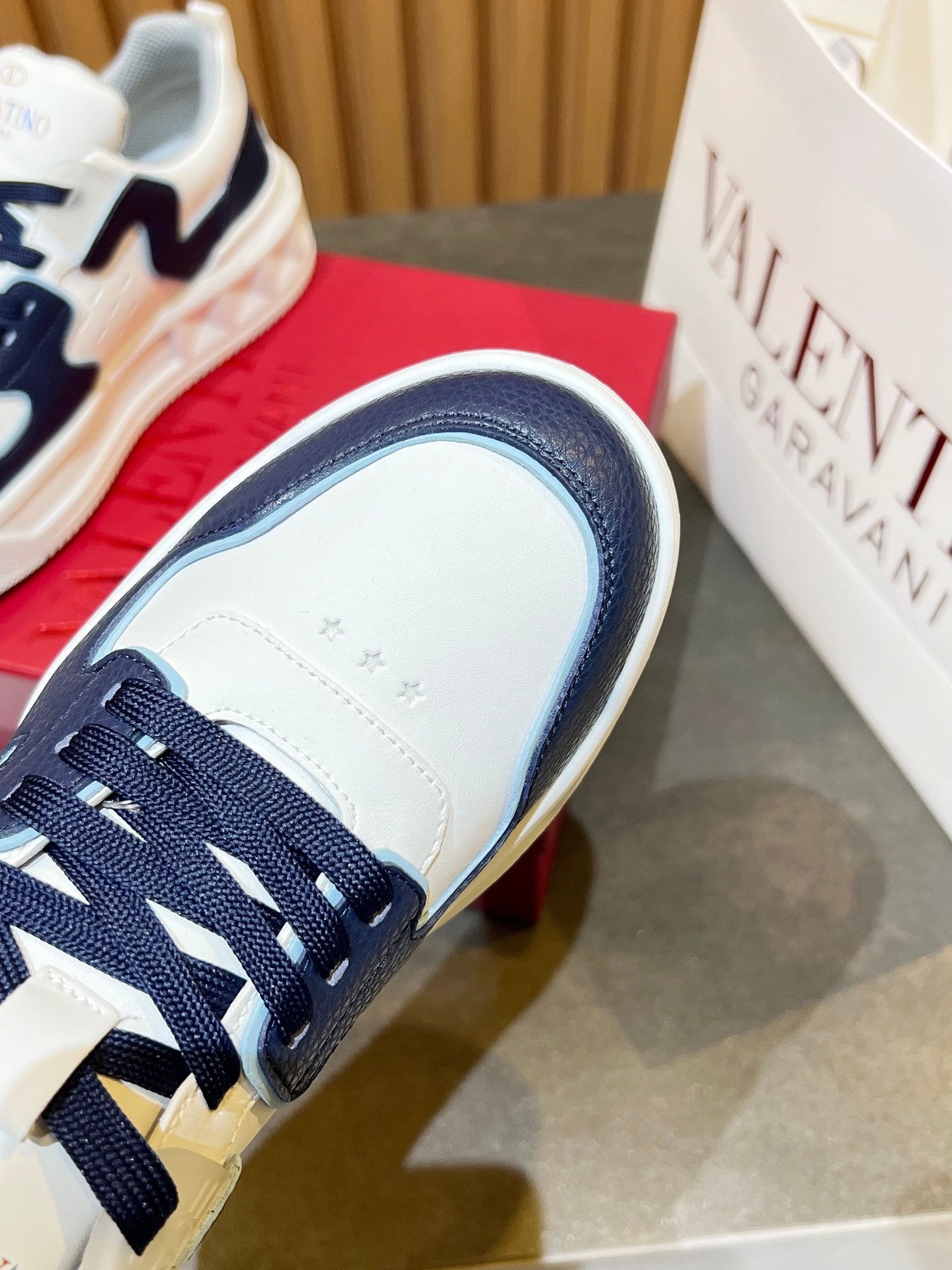 LuxluxHouse Best Quality Shoes Valentino