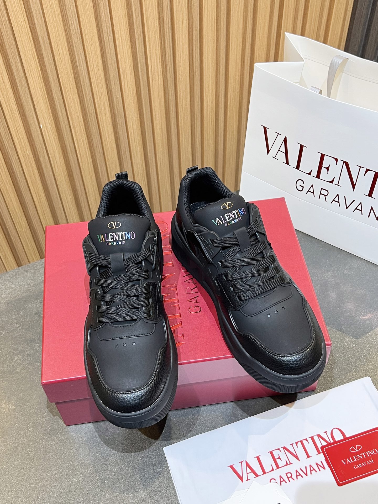 LuxluxHouse Best Quality Shoes Valentino