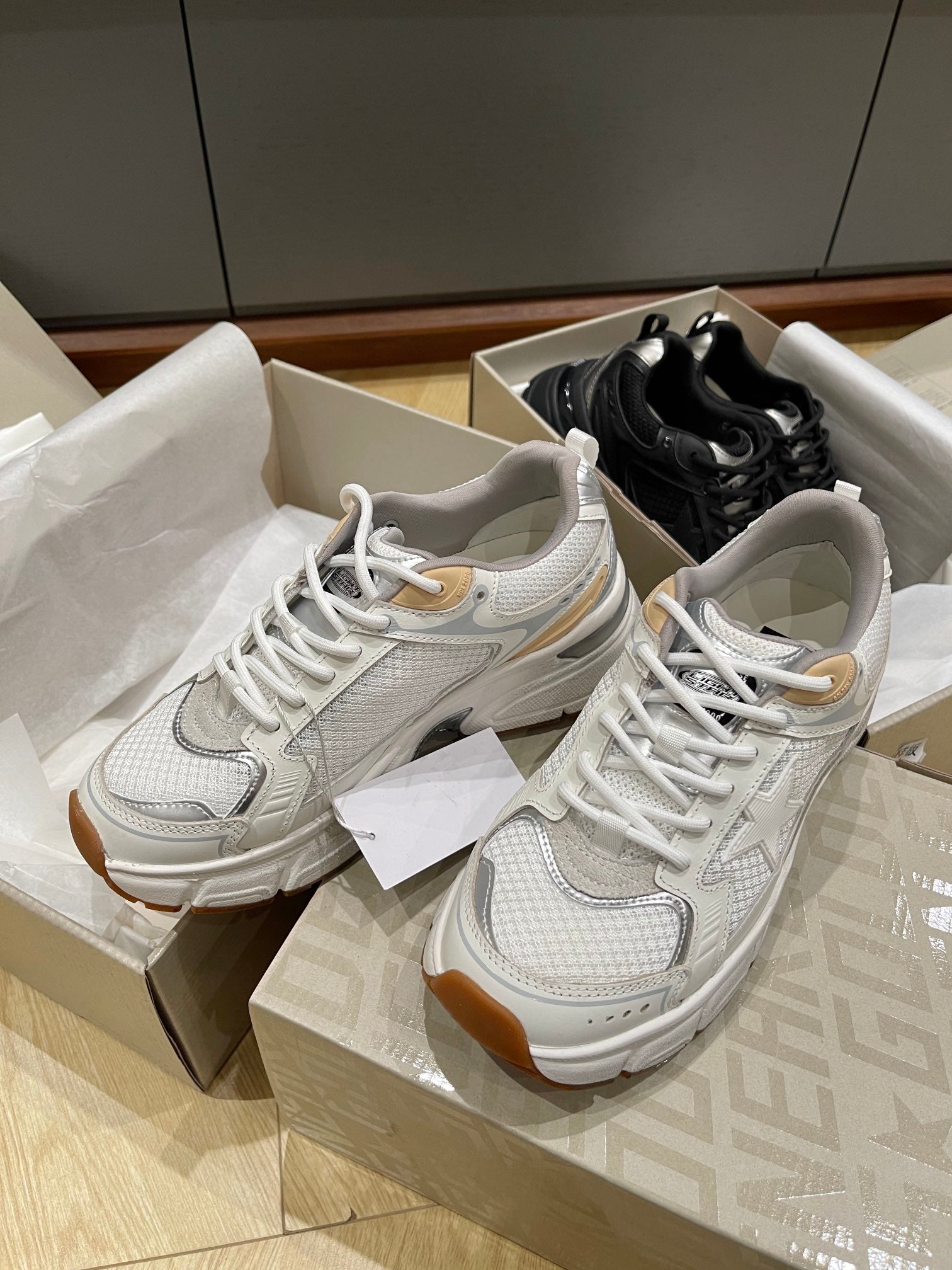 LuxluxHouse Best Quality Shoes Golden Goose