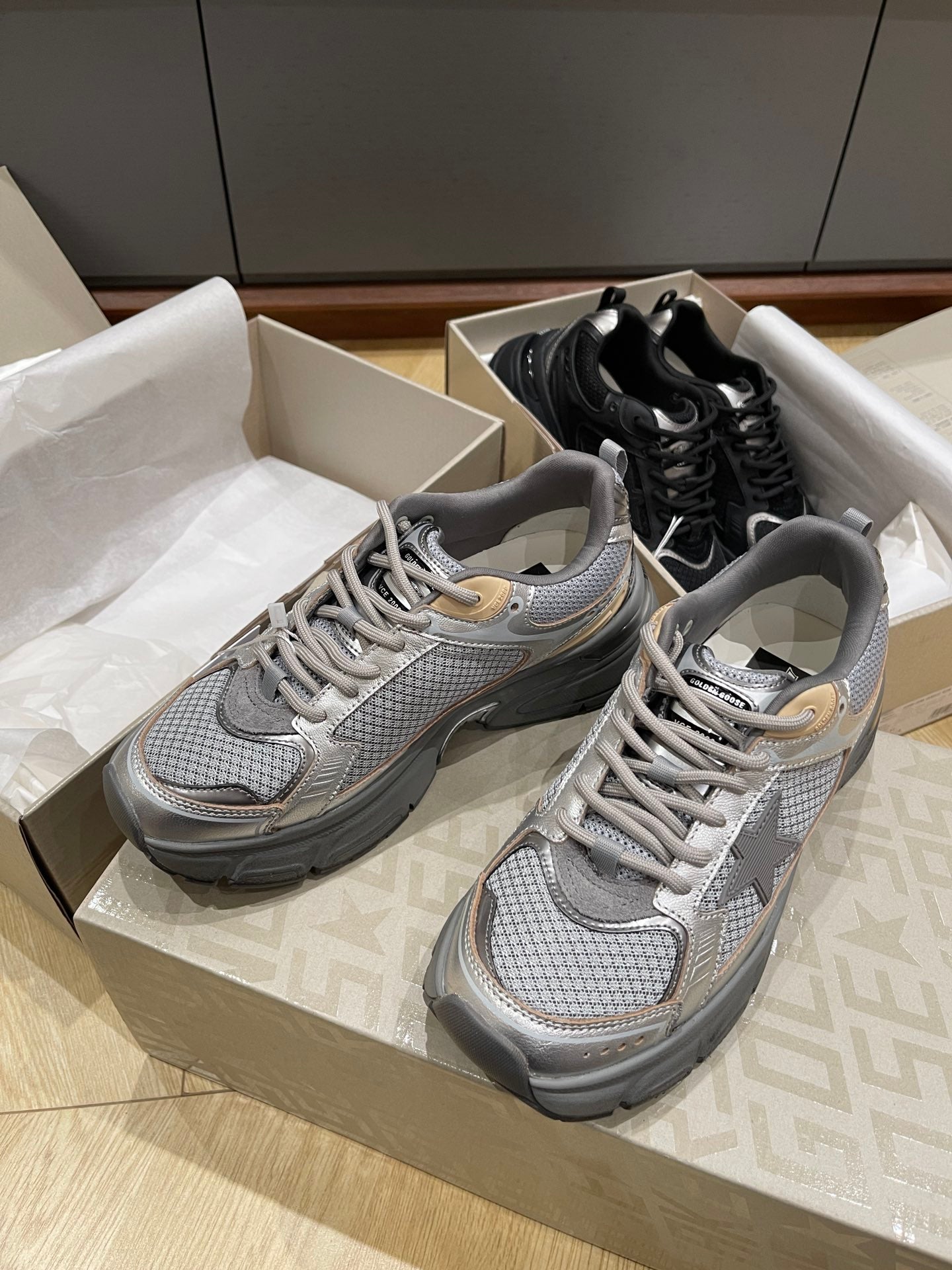 LuxluxHouse Best Quality Shoes Golden Goose