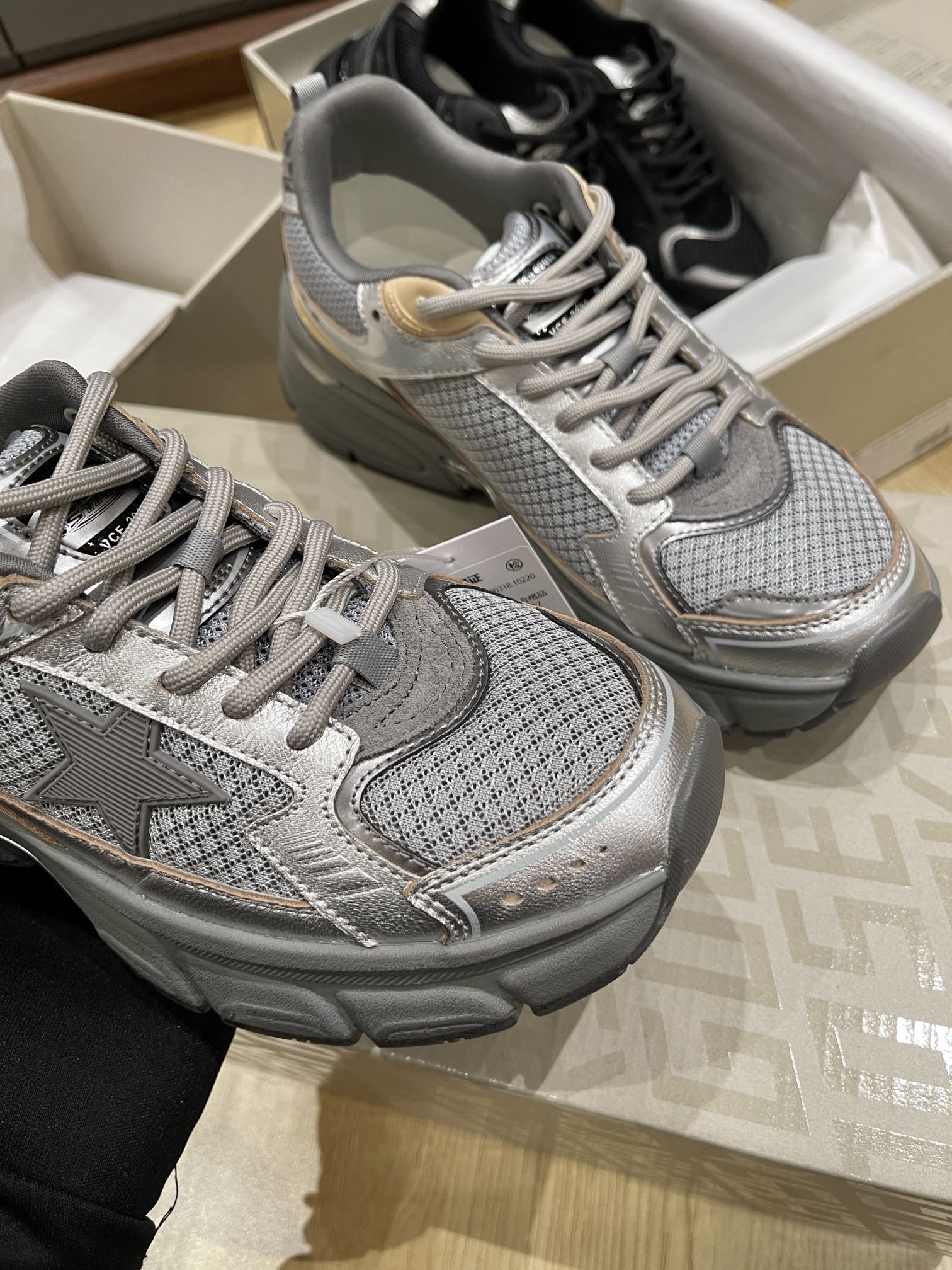 LuxluxHouse Best Quality Shoes Golden Goose