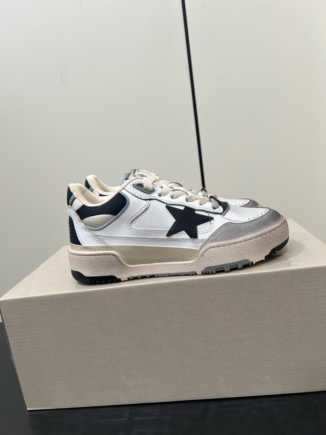 LuxluxHouse Best Quality Shoes Golden Goose