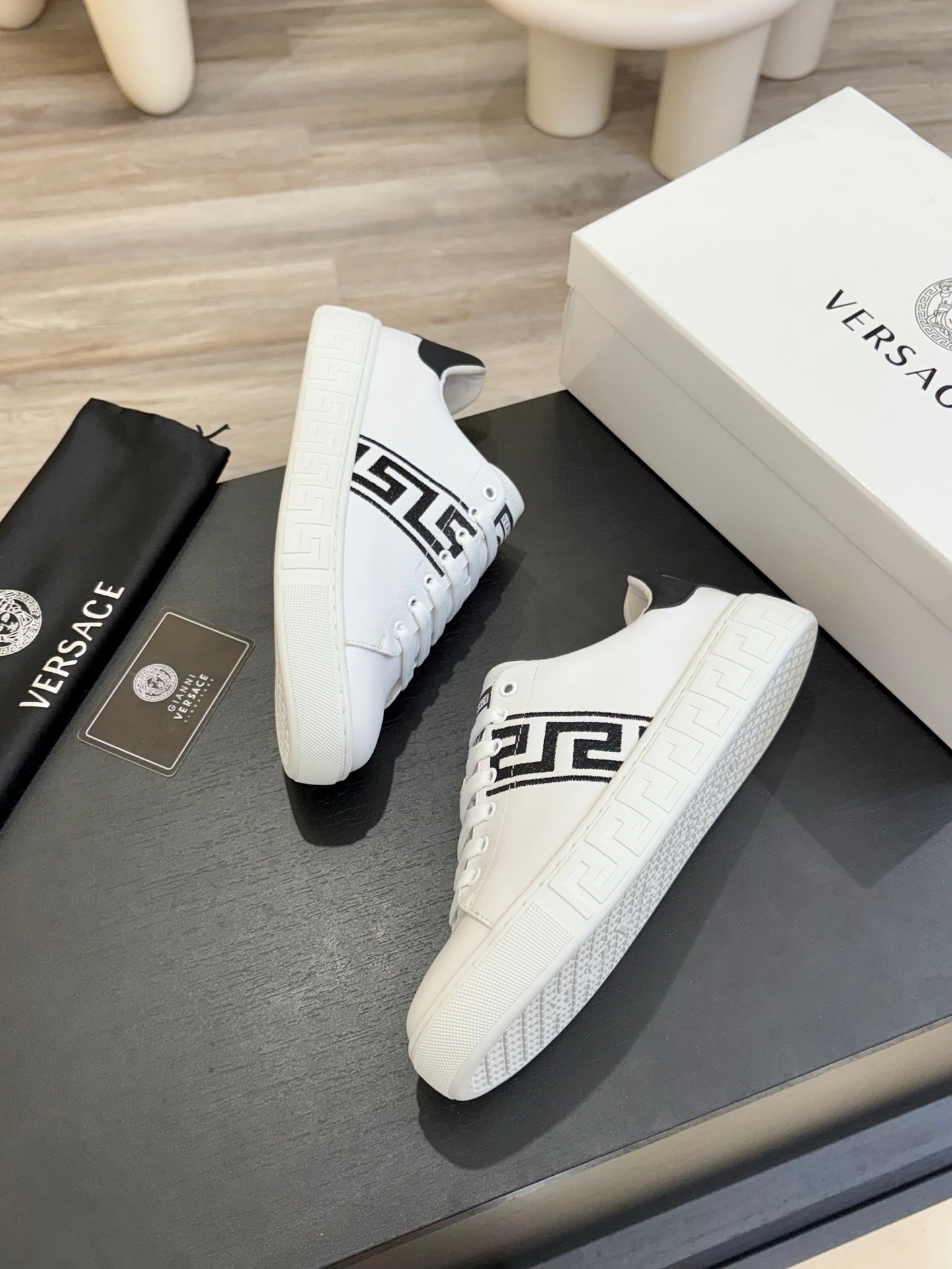 LuxluxHouse Best Quality Shoes Versace