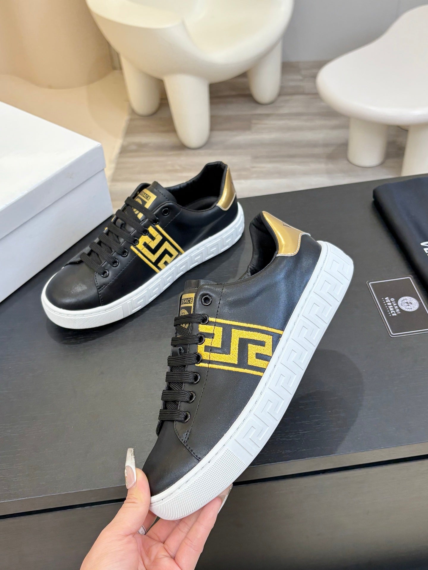 LuxluxHouse Best Quality Shoes Versace