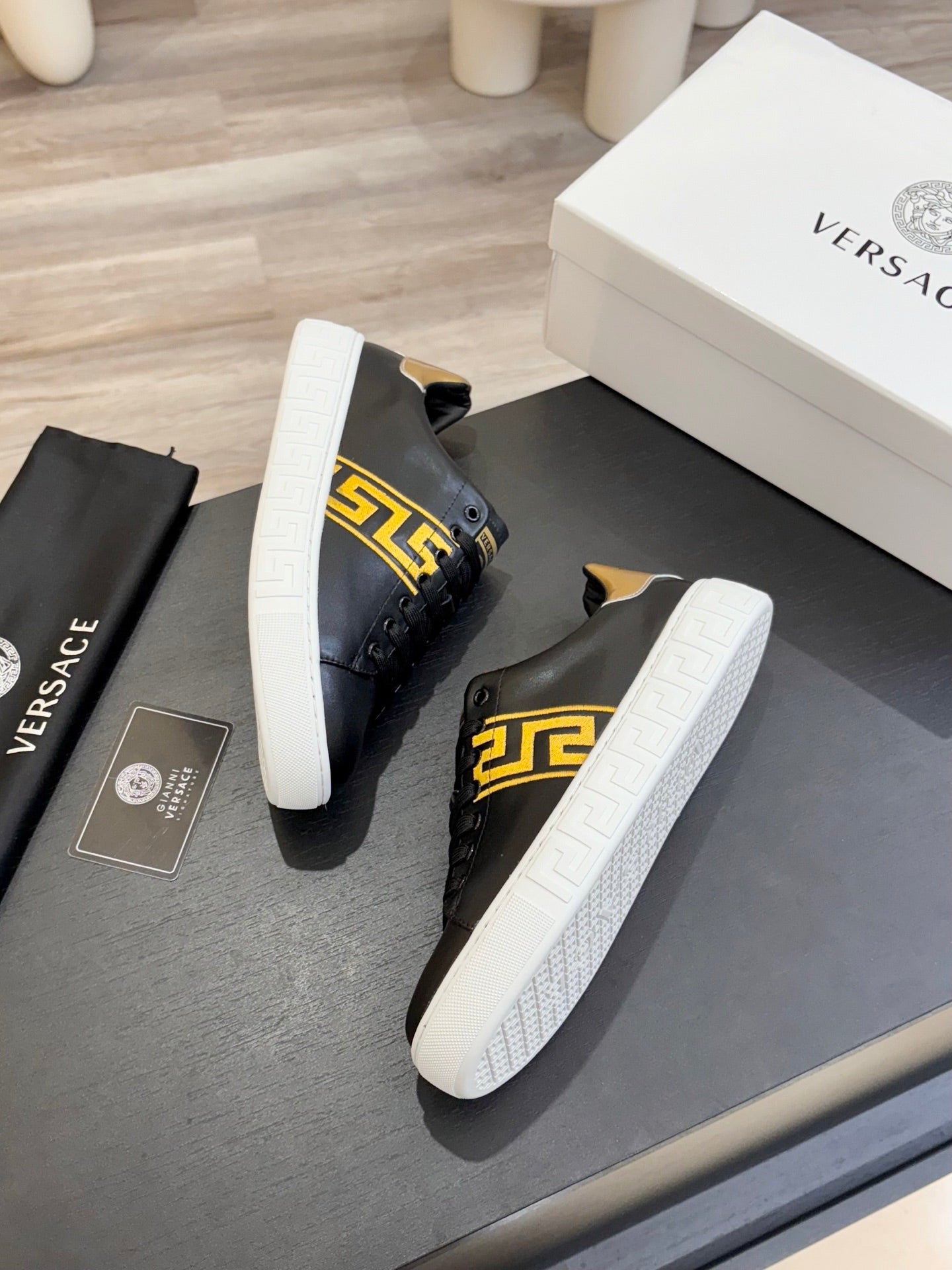 LuxluxHouse Best Quality Shoes Versace