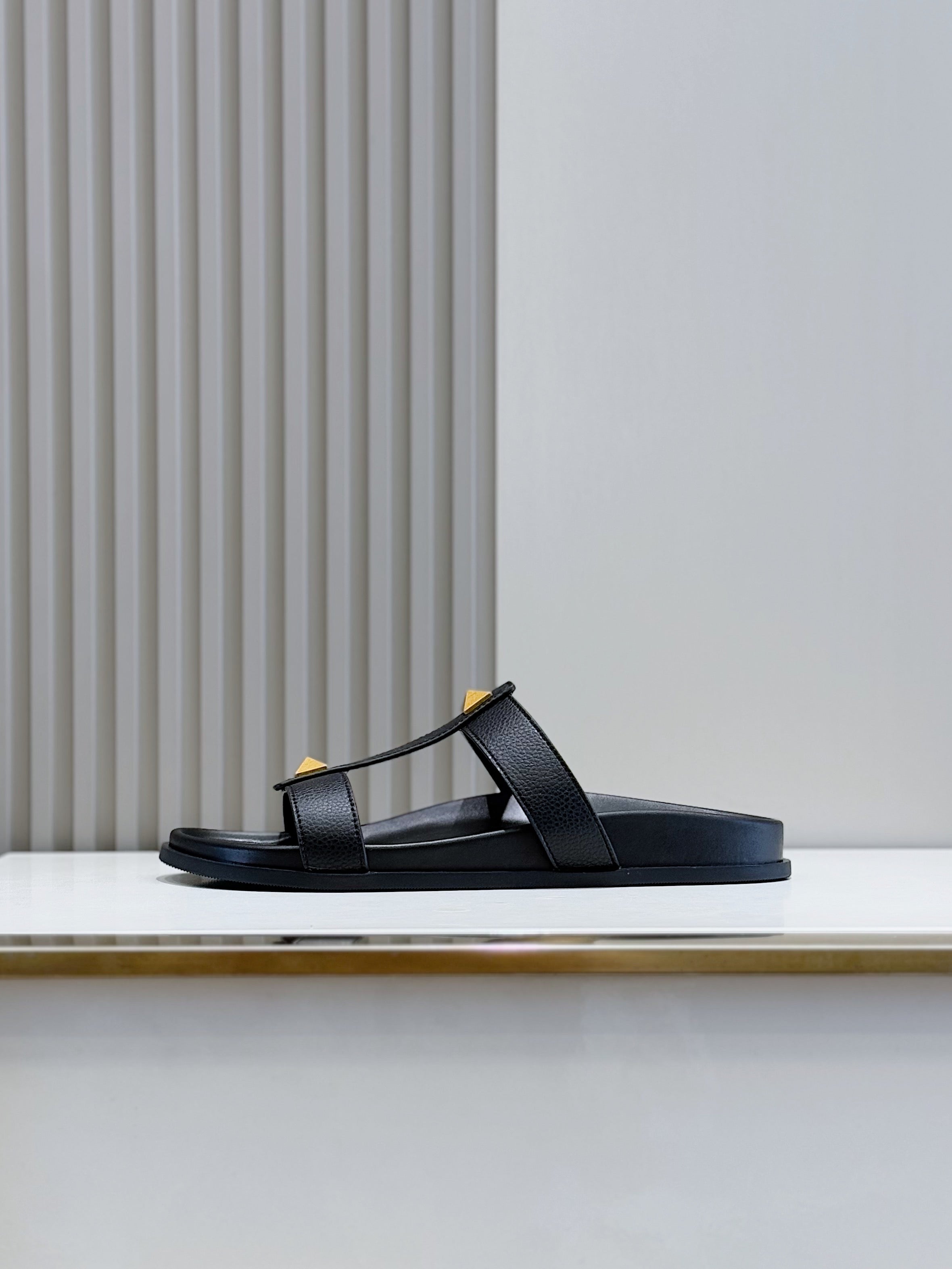 LuxluxHouse Best Quality Sandals Valentino