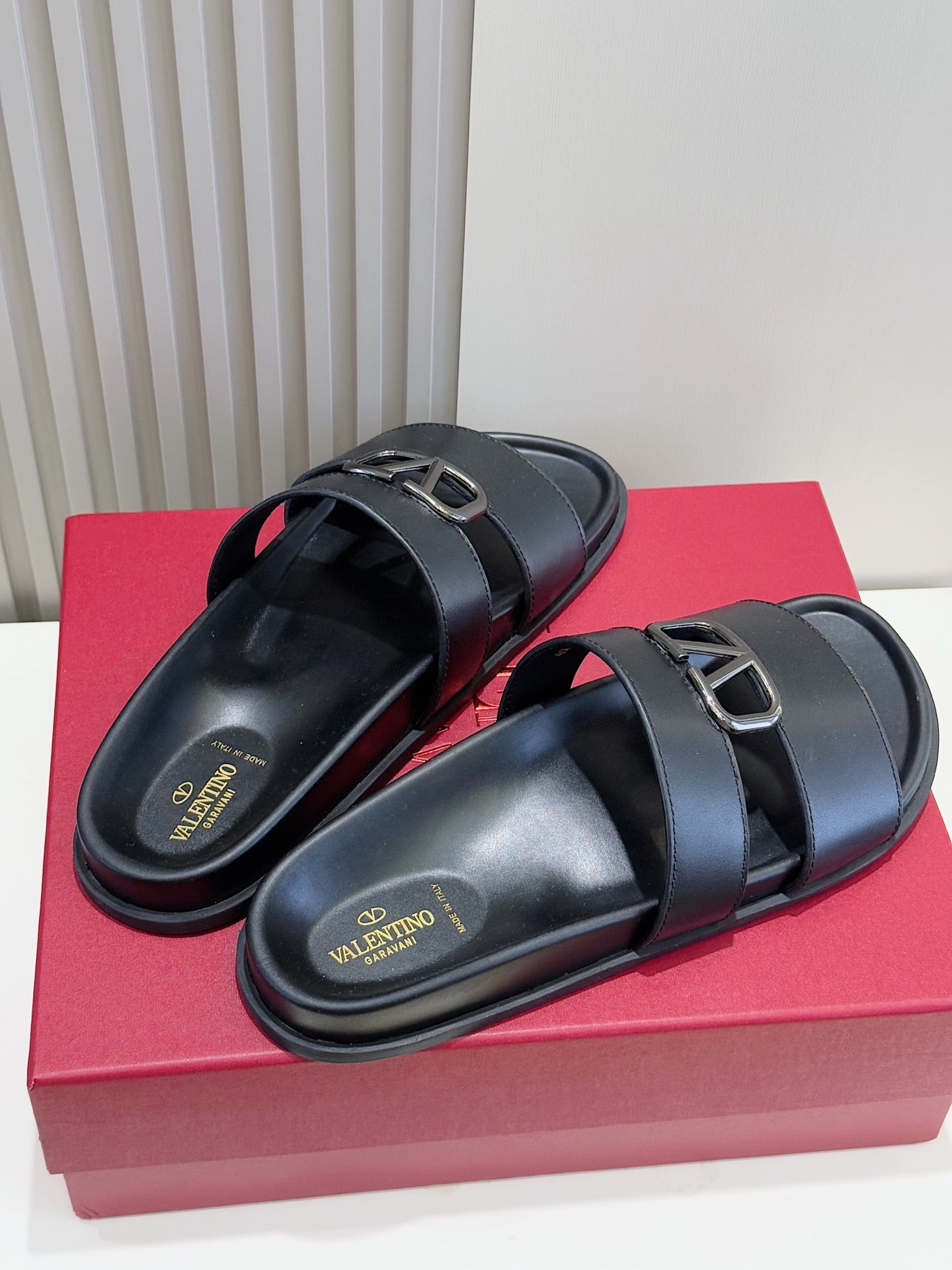 LuxluxHouse Best Quality Sandals Valentino