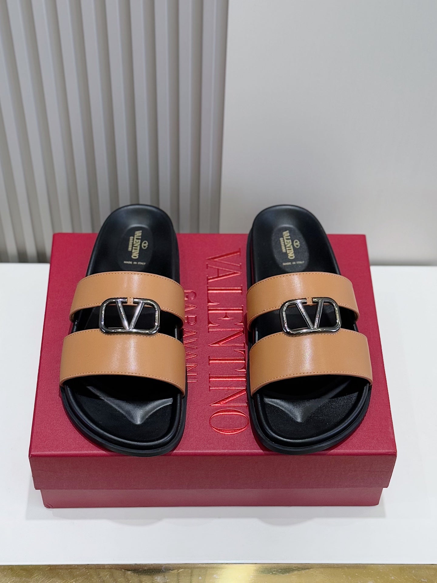 LuxluxHouse Best Quality Sandals Valentino