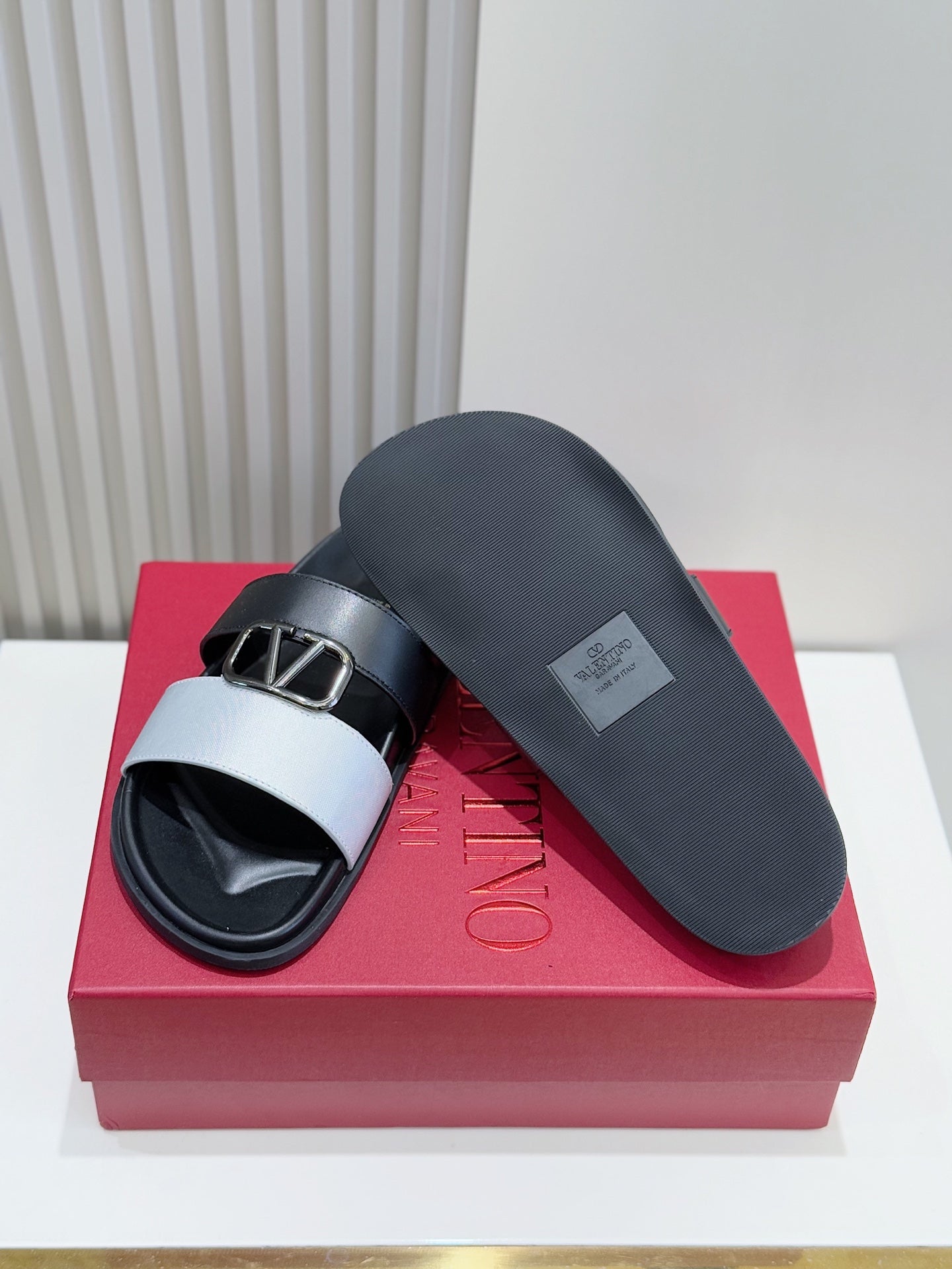 LuxluxHouse Best Quality Sandals Valentino