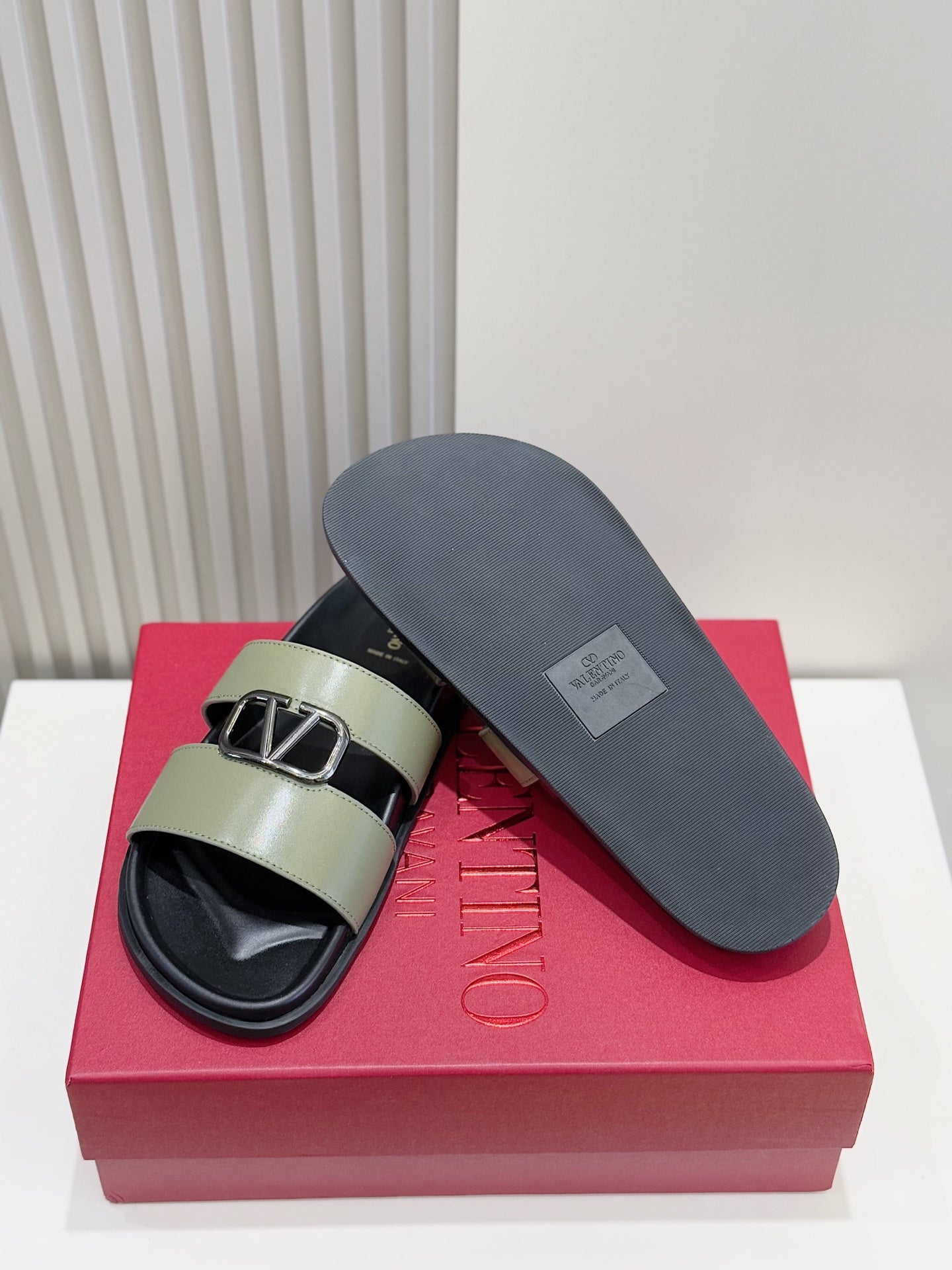 LuxluxHouse Best Quality Sandals Valentino