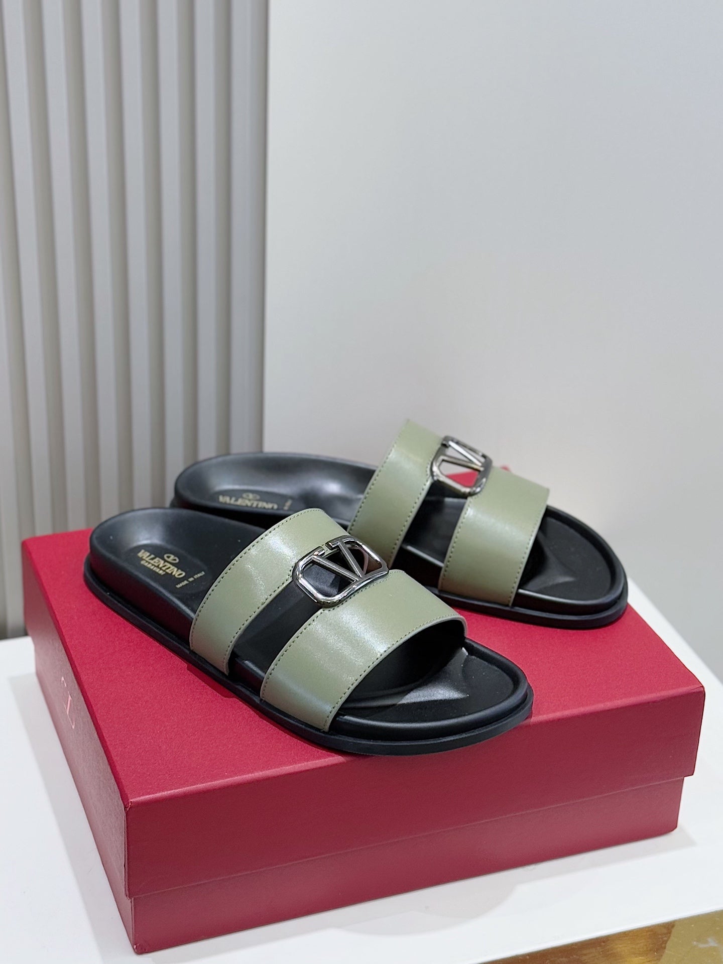 LuxluxHouse Best Quality Sandals Valentino
