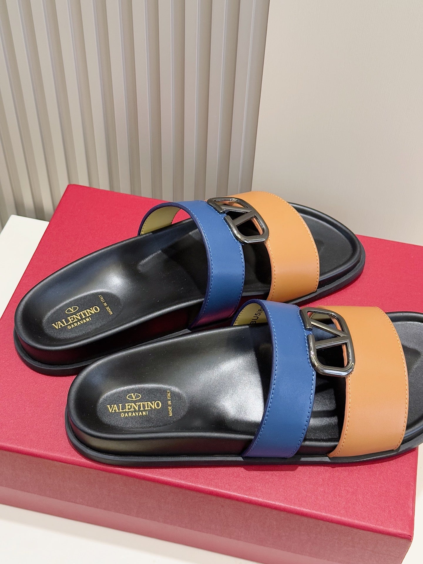 LuxluxHouse Best Quality Sandals Valentino
