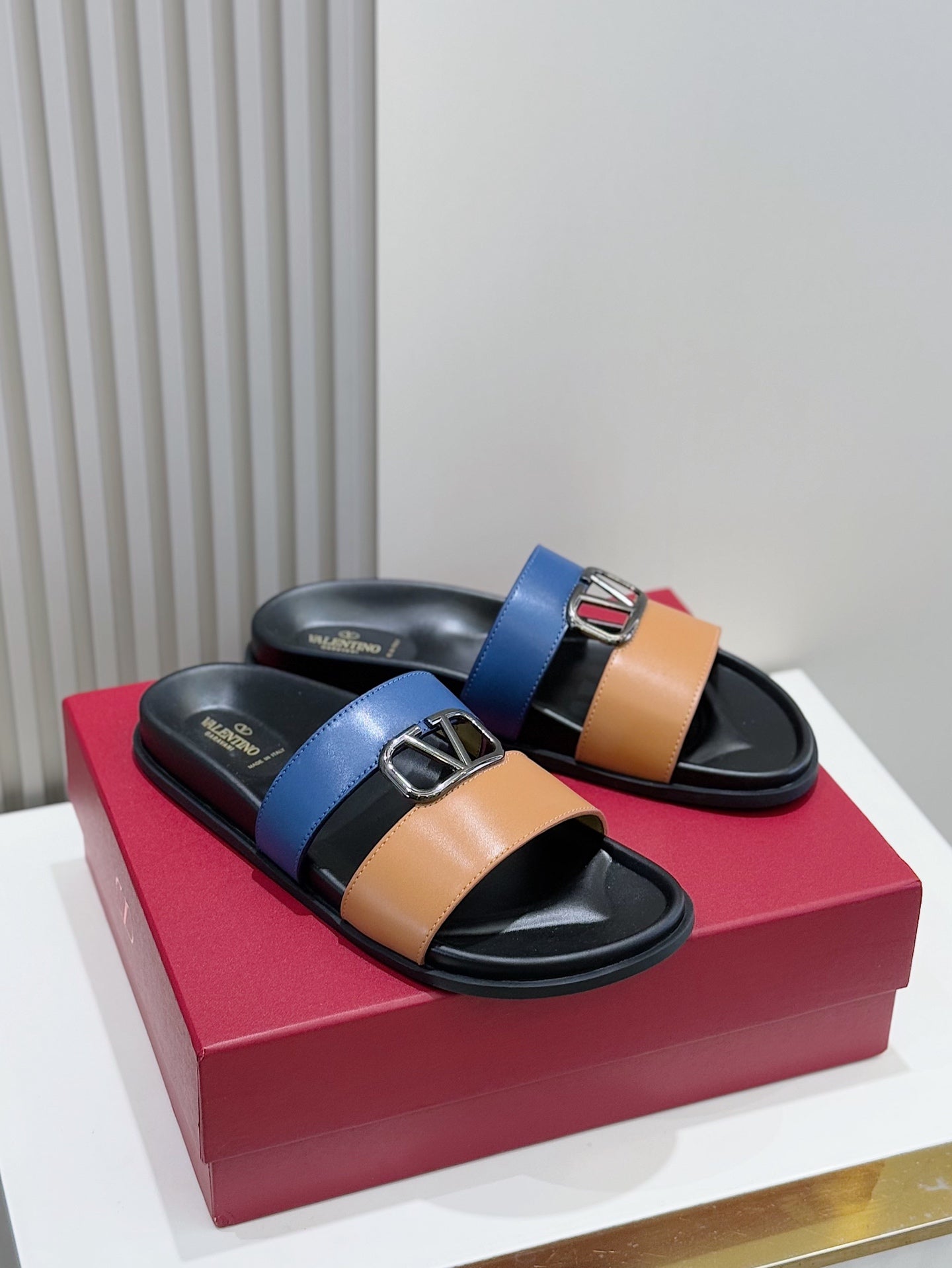 LuxluxHouse Best Quality Sandals Valentino