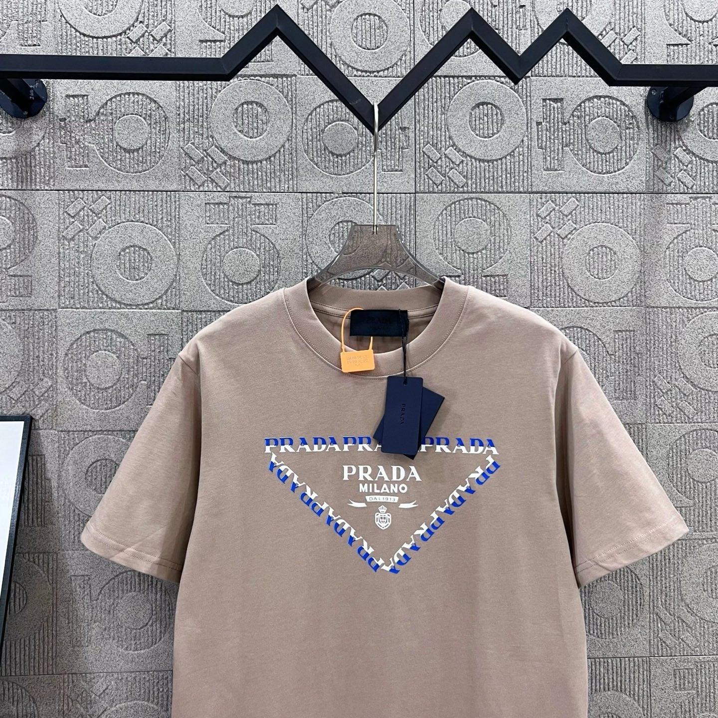 LuxluxHouse Best Quality Clothes T-shirt Prada