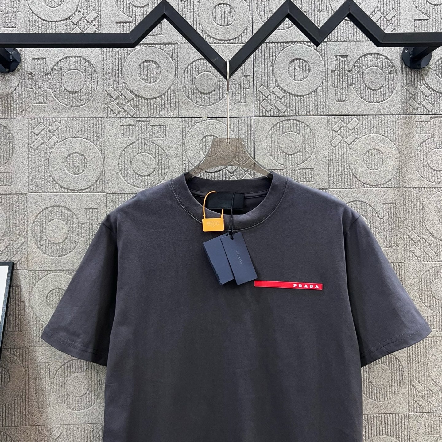 LuxluxHouse Best Quality Clothes T-shirt Prada