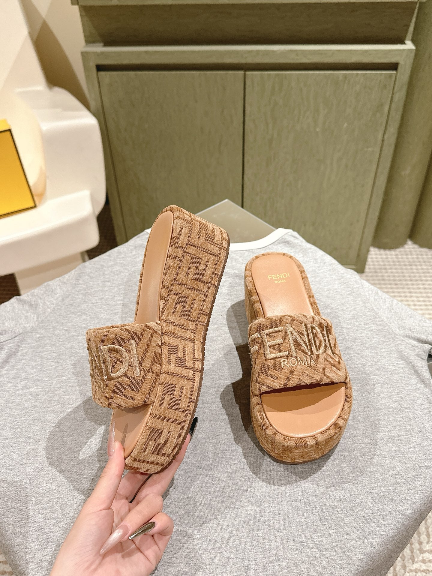 LuxluxHouse Best Quality Fendi Women Shoes