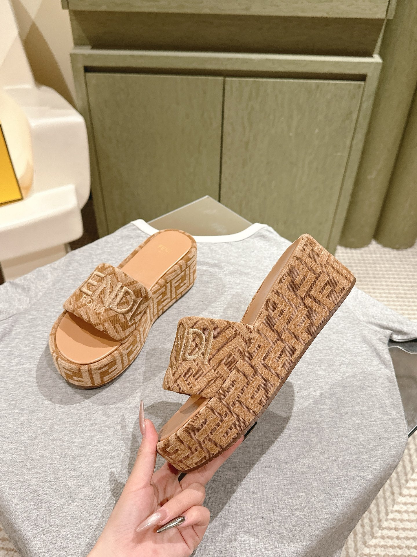 LuxluxHouse Best Quality Fendi Women Shoes