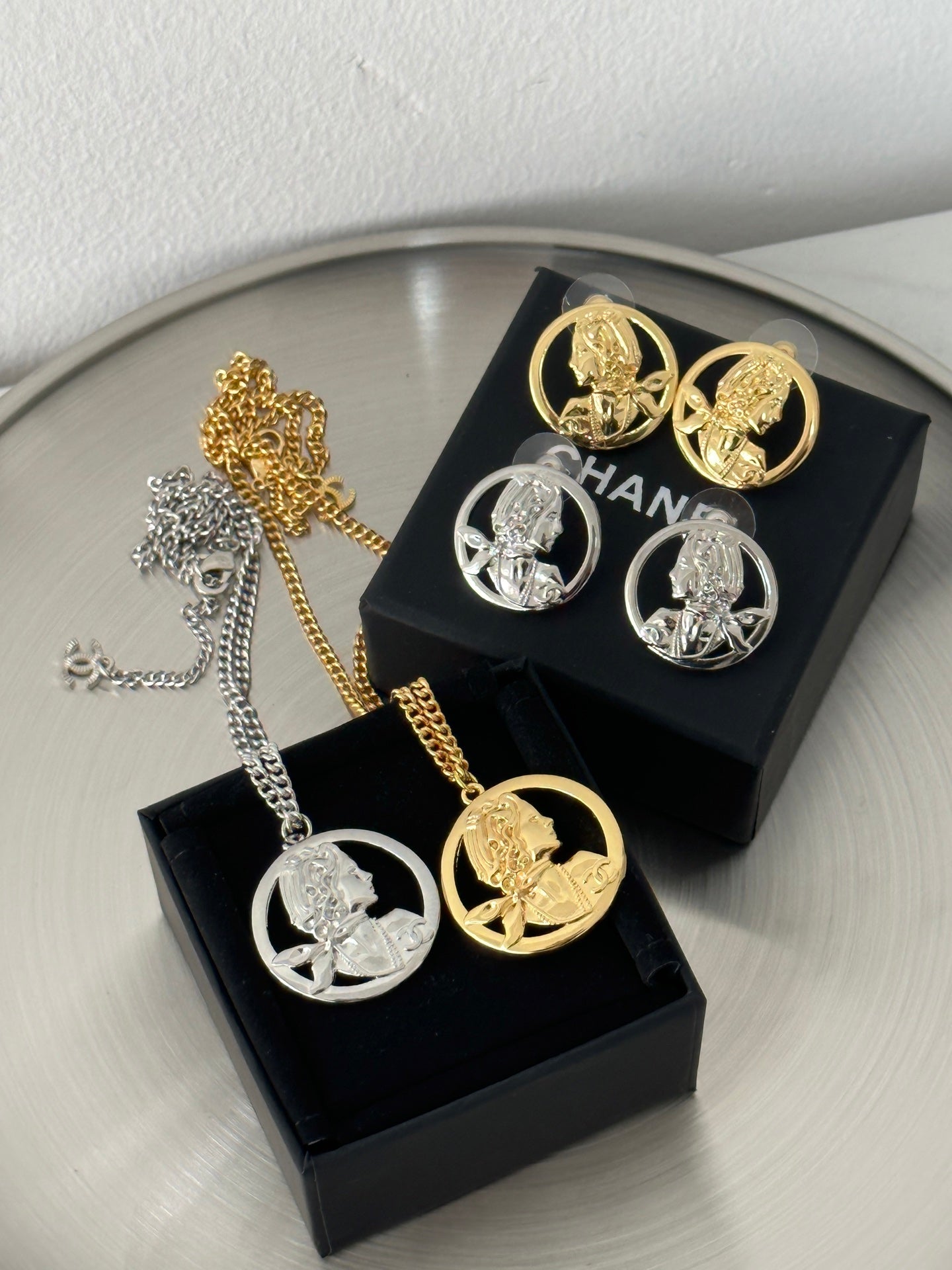 LuxluxHouse Low Price And High Quality Accessories Chanel