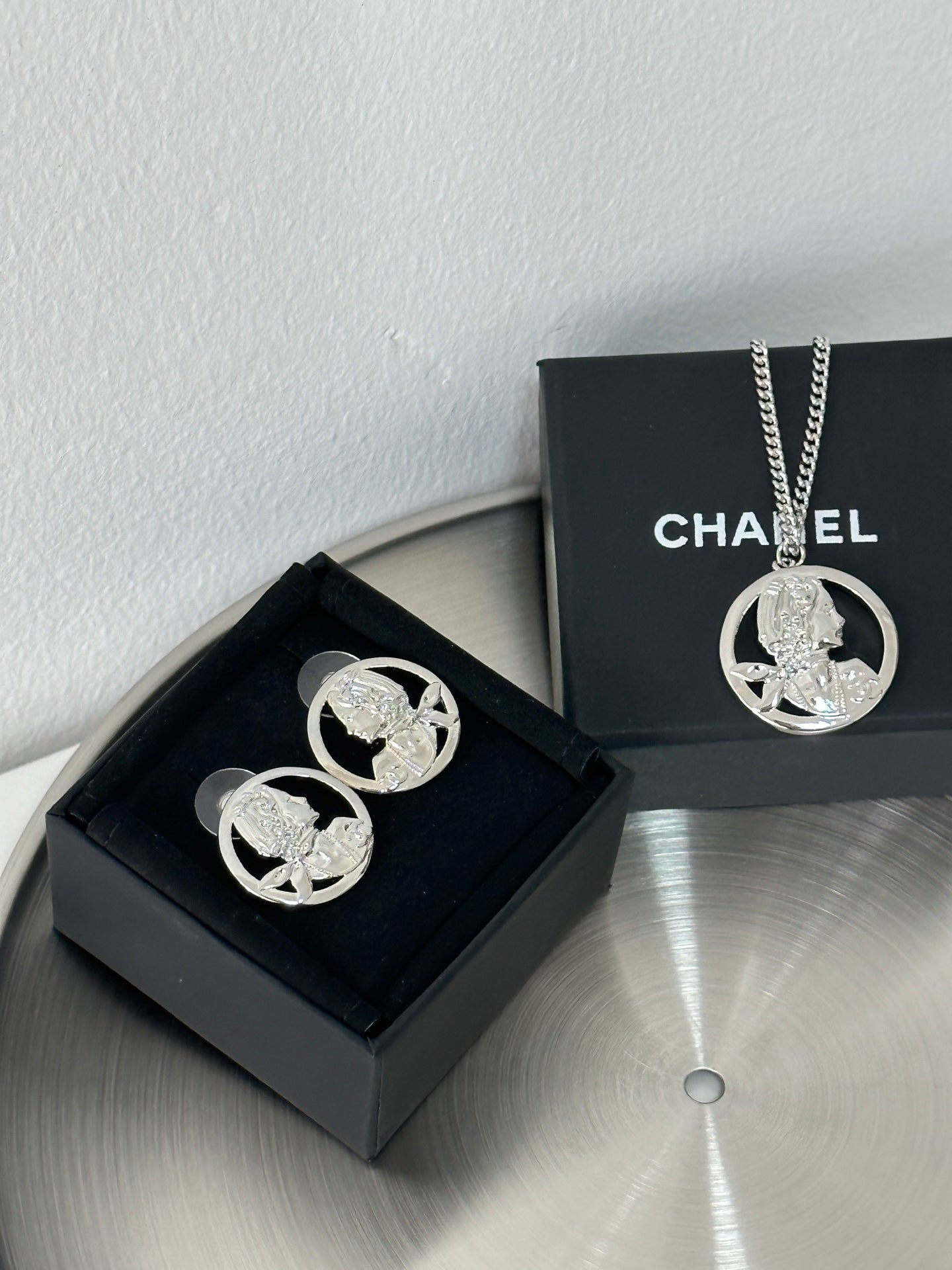 LuxluxHouse Low Price And High Quality Accessories Chanel