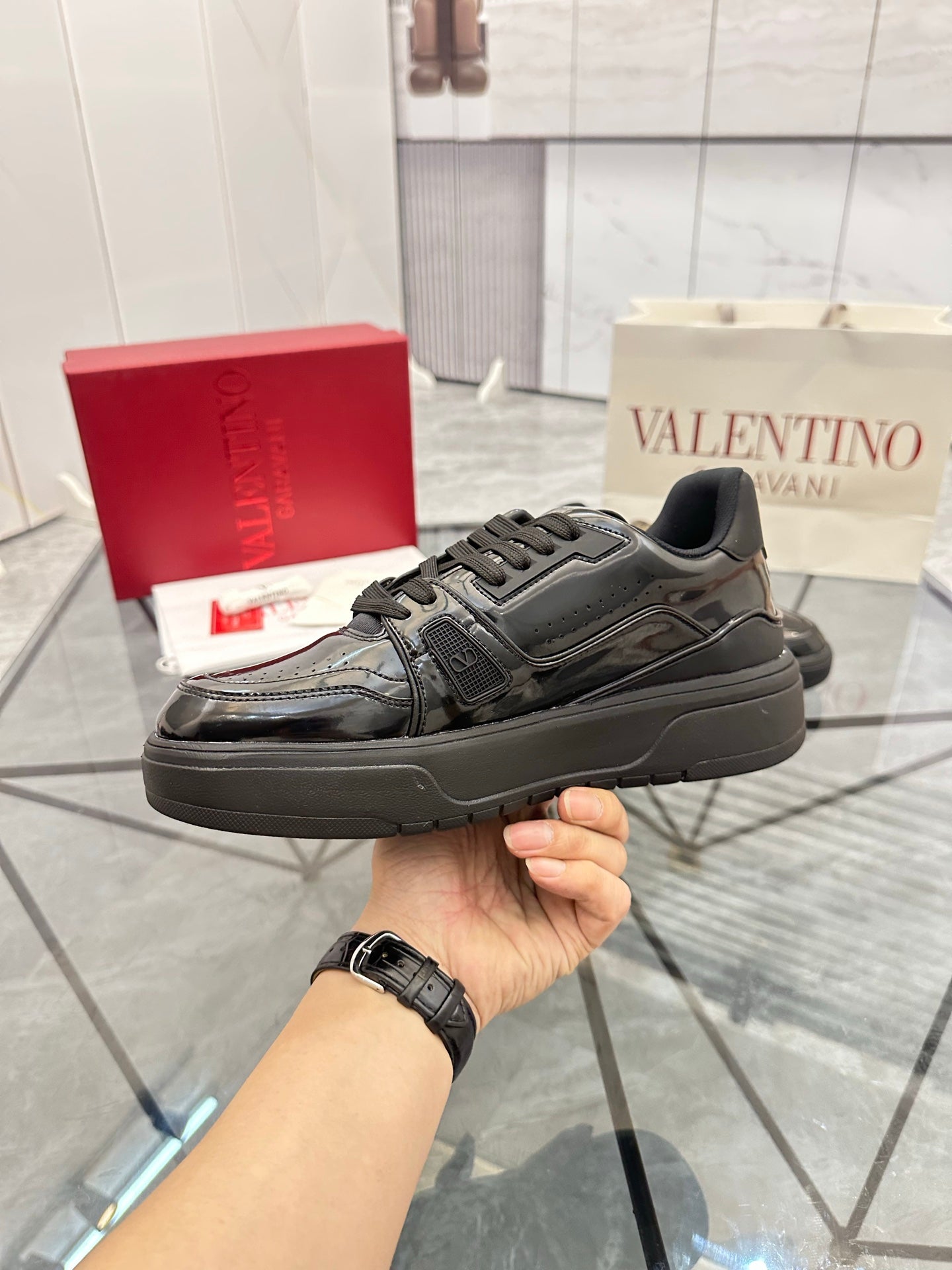 LuxluxHouse Best Quality Shoes Valentino