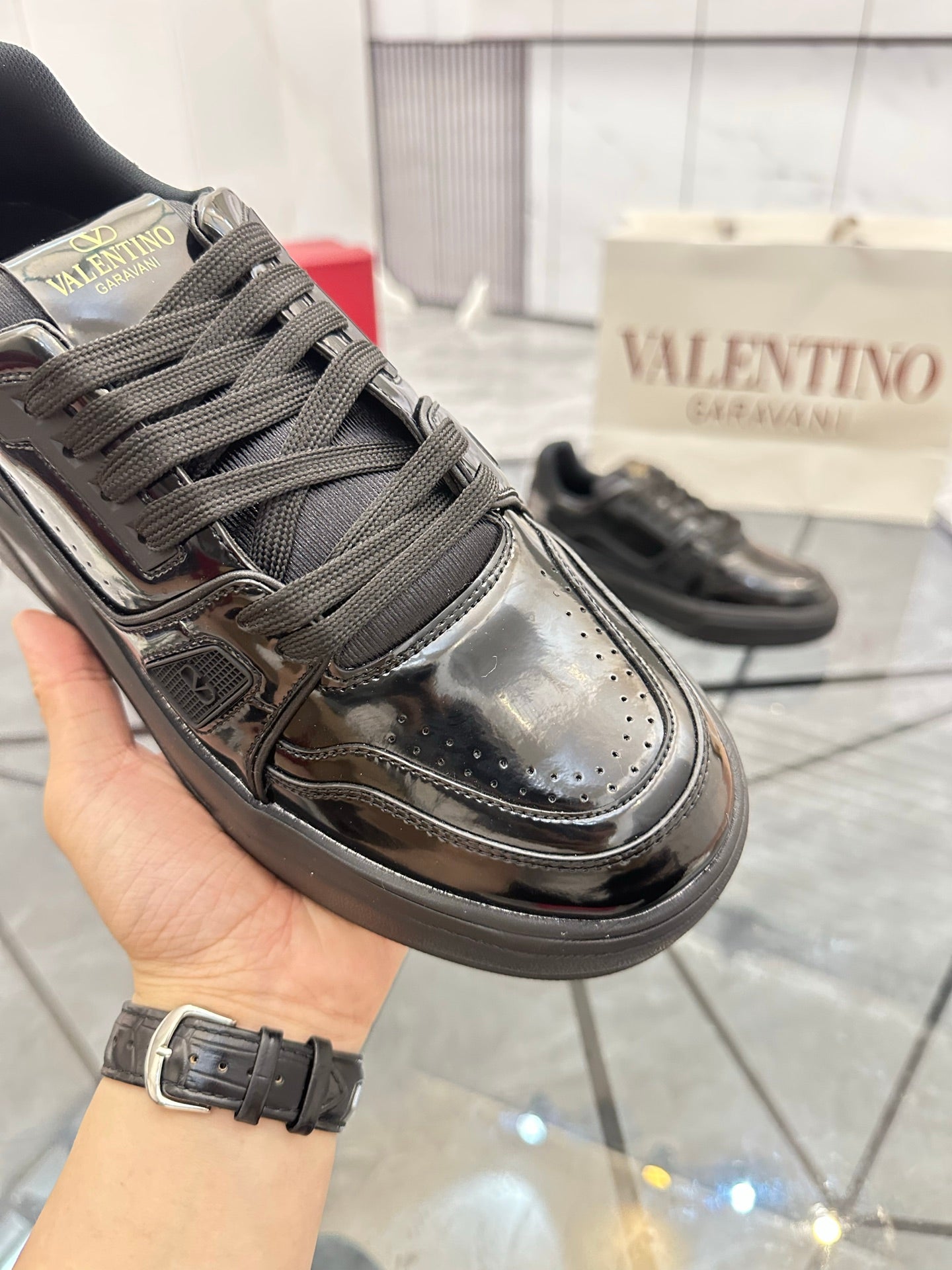 LuxluxHouse Best Quality Shoes Valentino