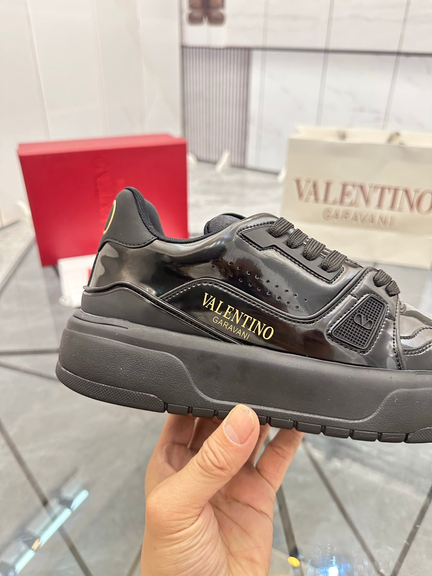 LuxluxHouse Best Quality Shoes Valentino