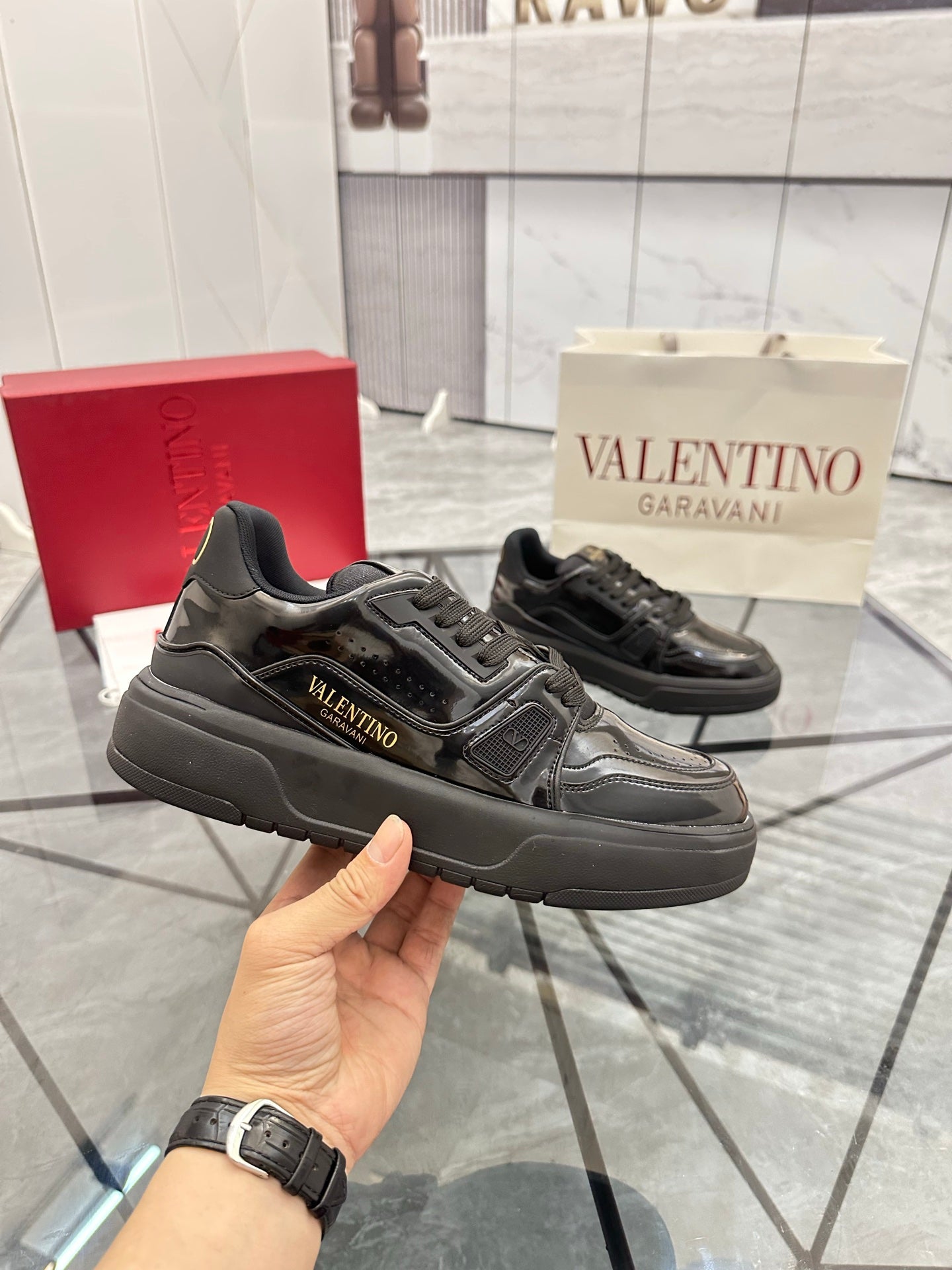 LuxluxHouse Best Quality Shoes Valentino