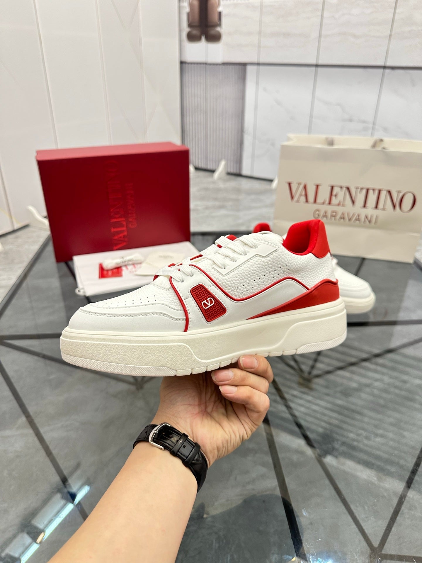 LuxluxHouse Best Quality Shoes Valentino