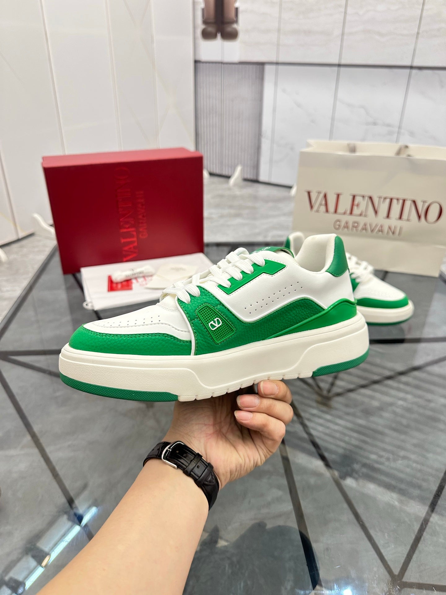 LuxluxHouse Best Quality Shoes Valentino