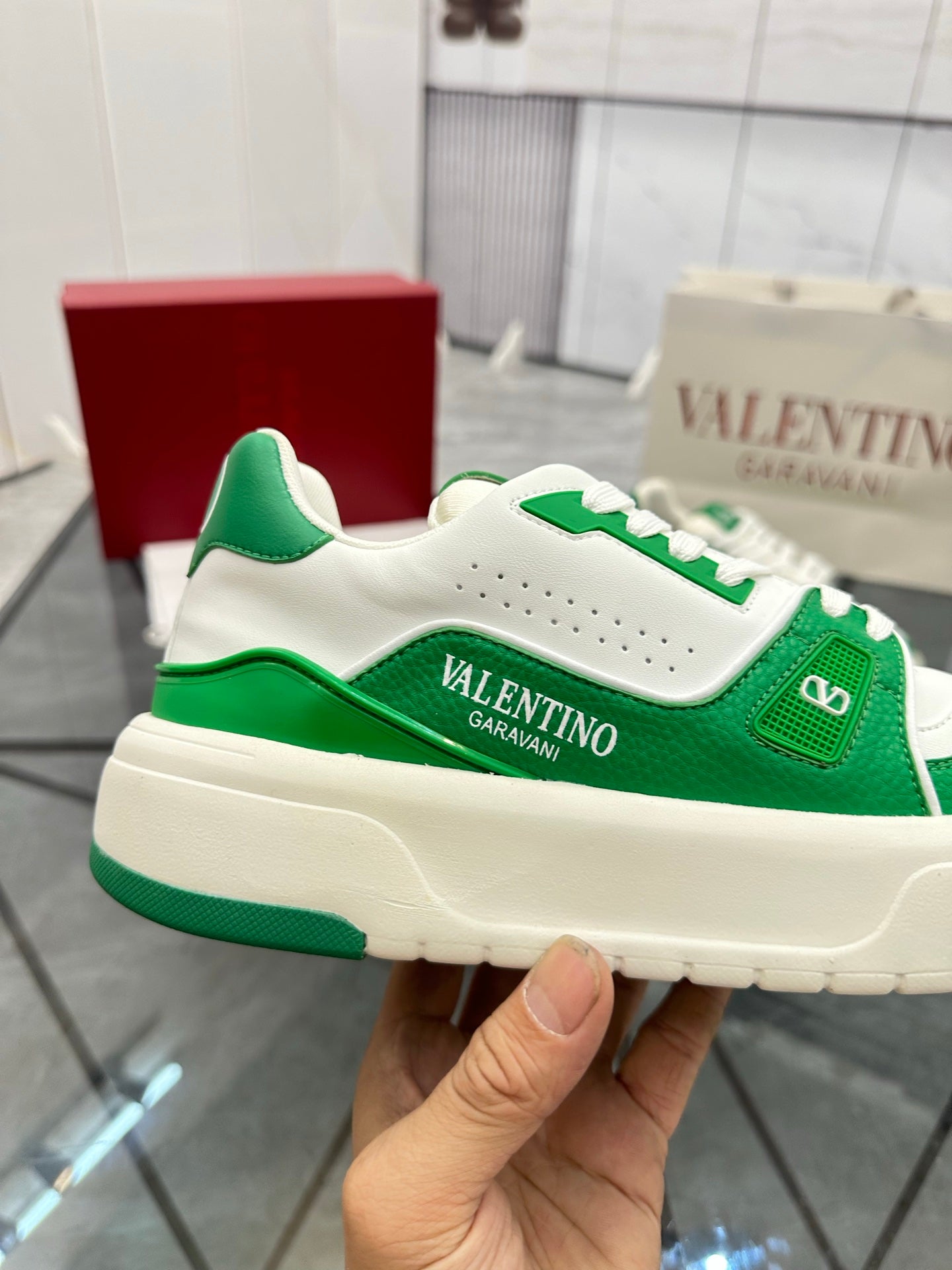 LuxluxHouse Best Quality Shoes Valentino
