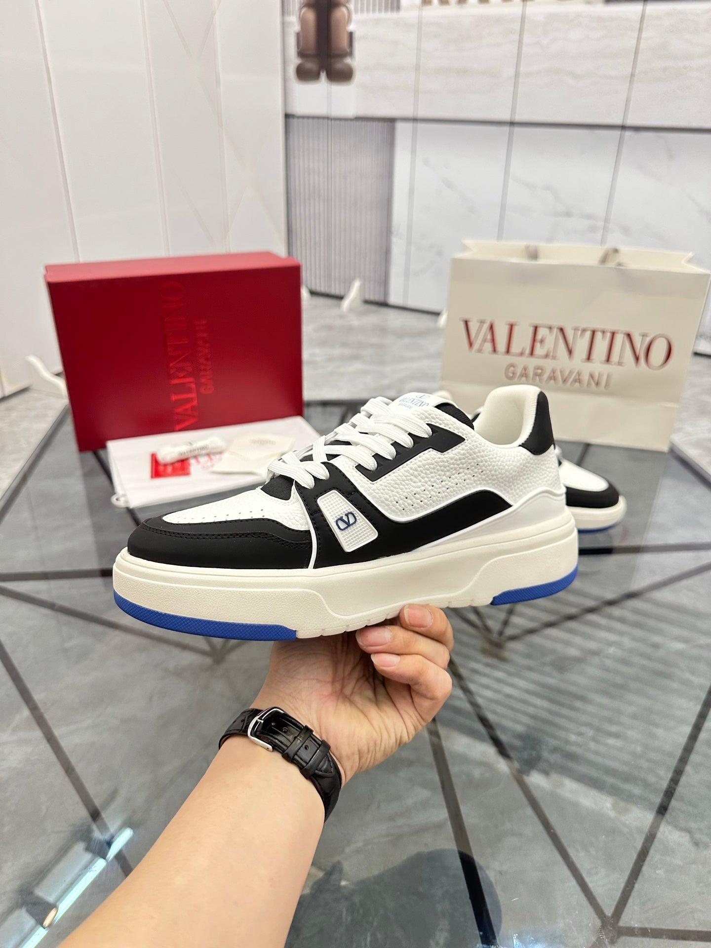 LuxluxHouse Best Quality Shoes Valentino