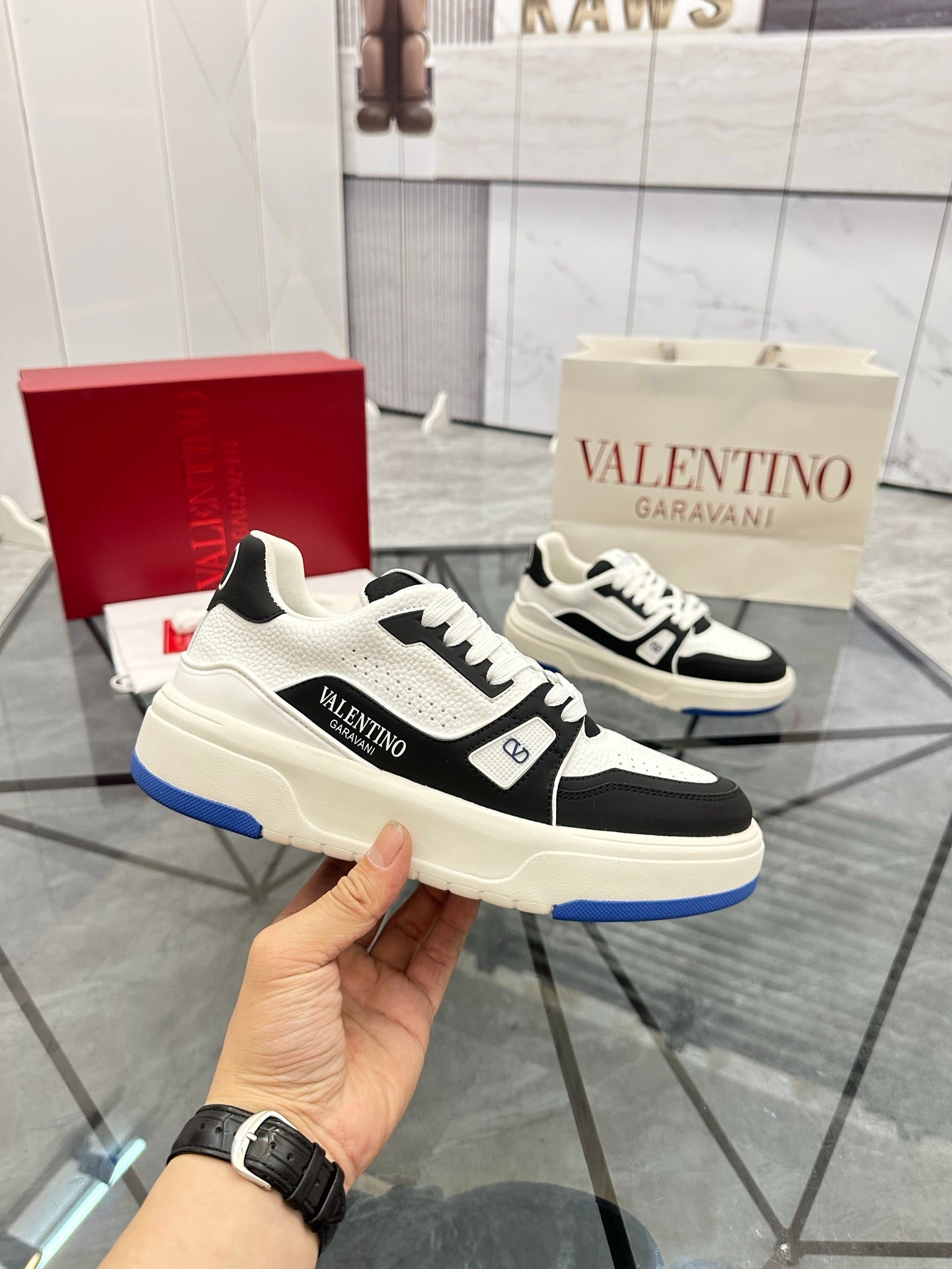 LuxluxHouse Best Quality Shoes Valentino