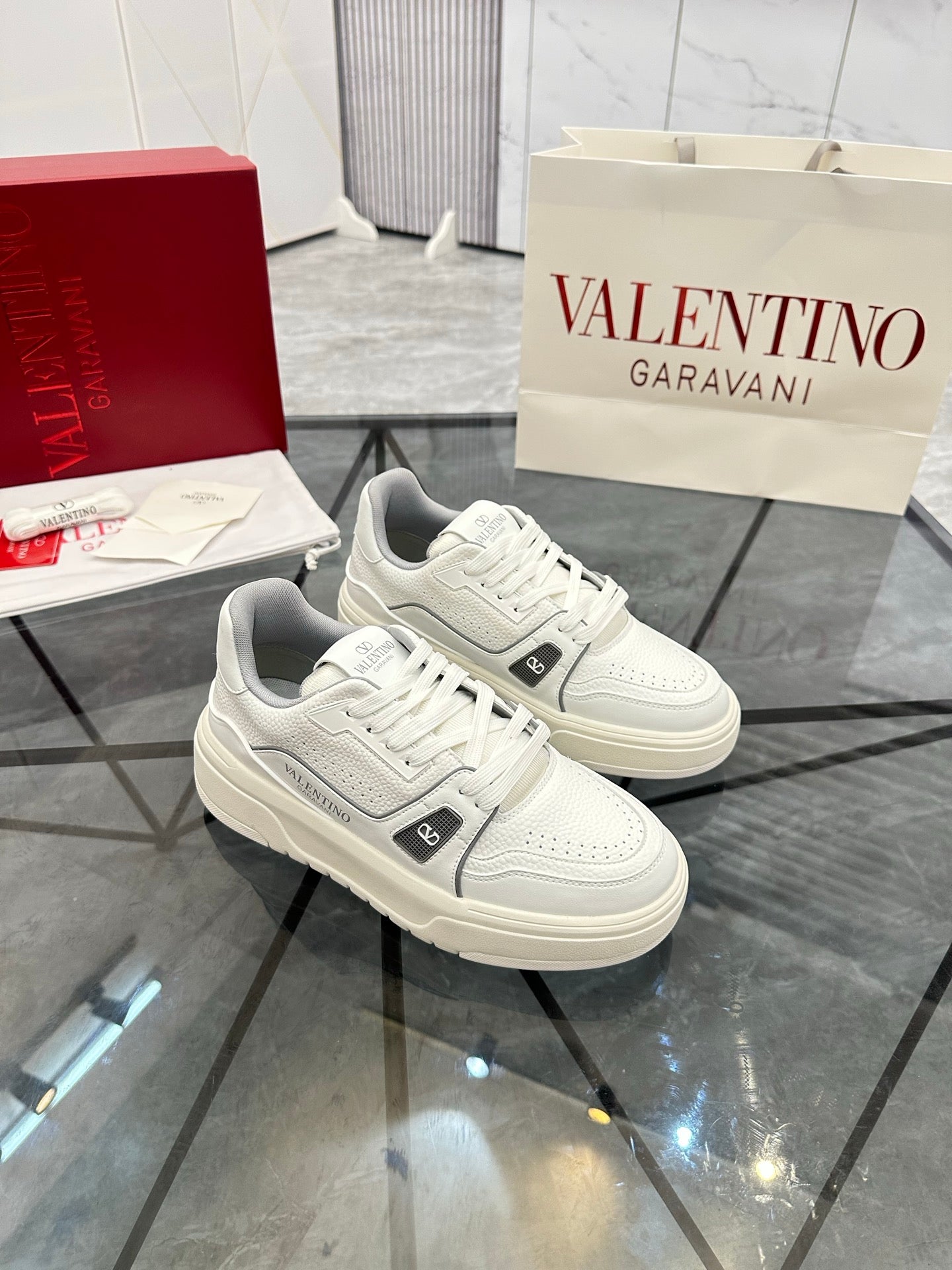 LuxluxHouse Best Quality Shoes Valentino