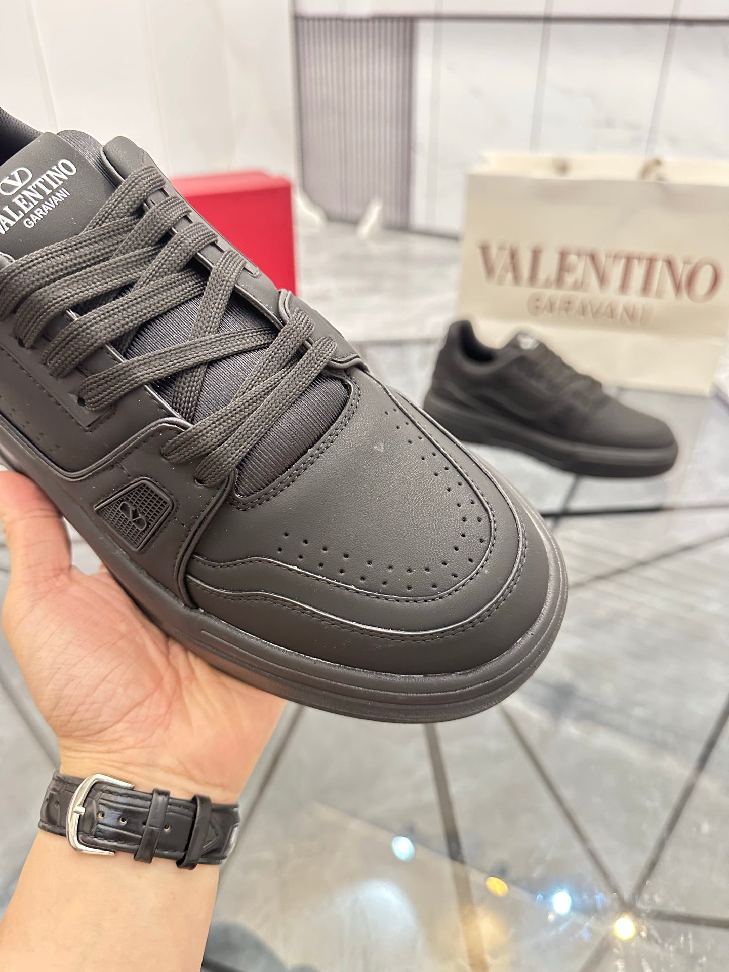 LuxluxHouse Best Quality Shoes Valentino