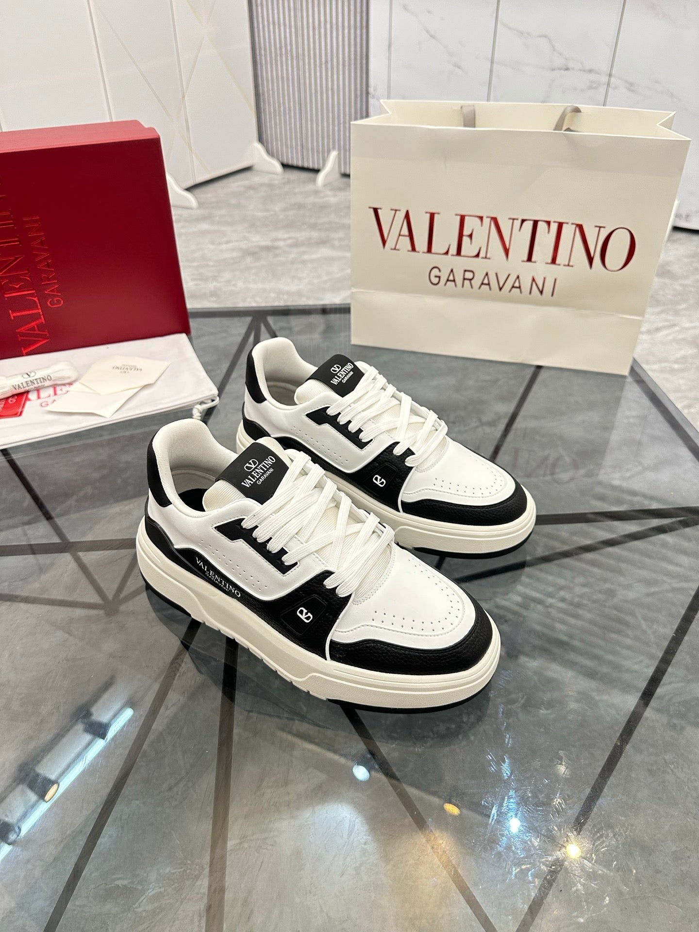 LuxluxHouse Best Quality Shoes Valentino