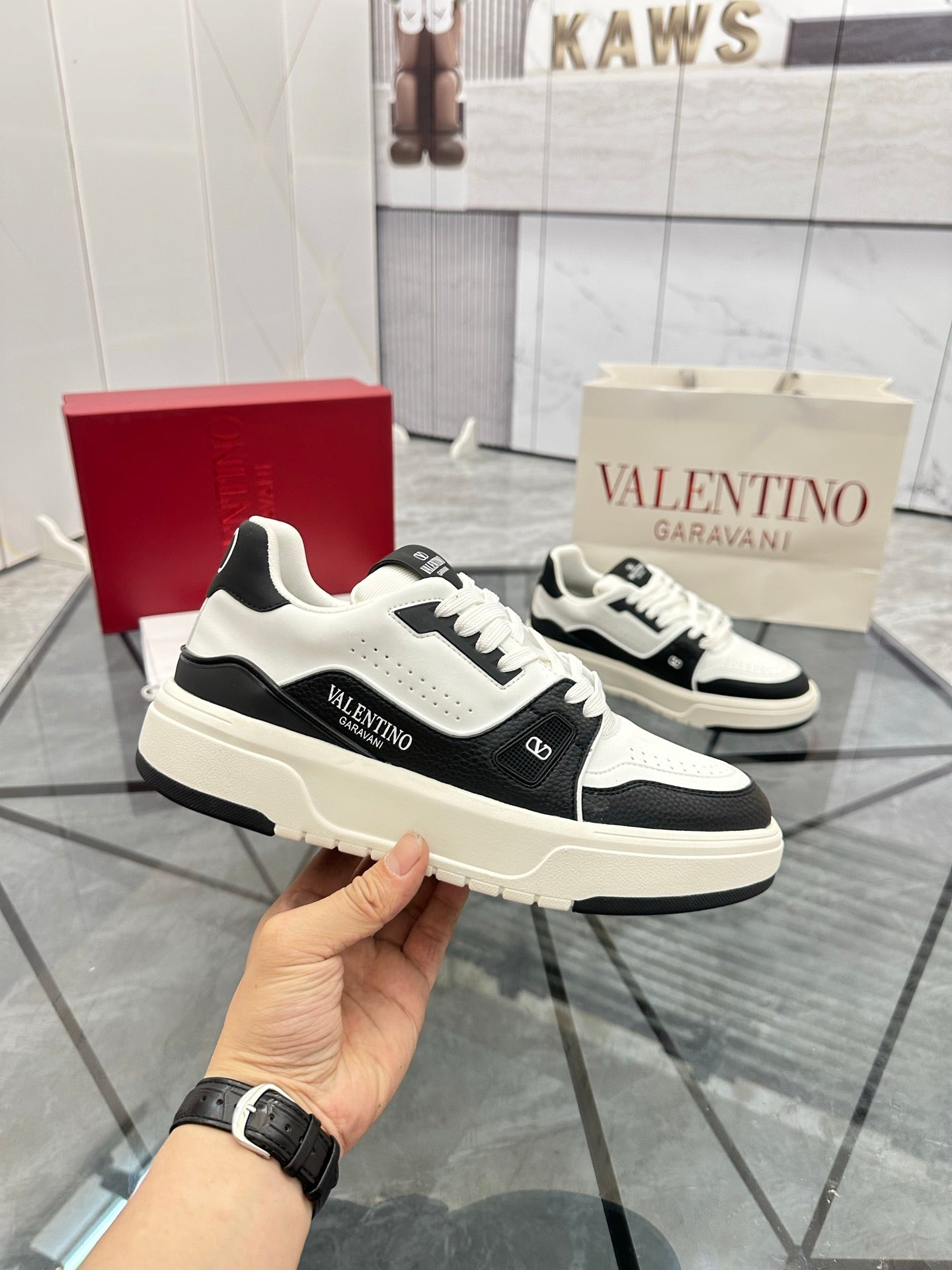 LuxluxHouse Best Quality Shoes Valentino