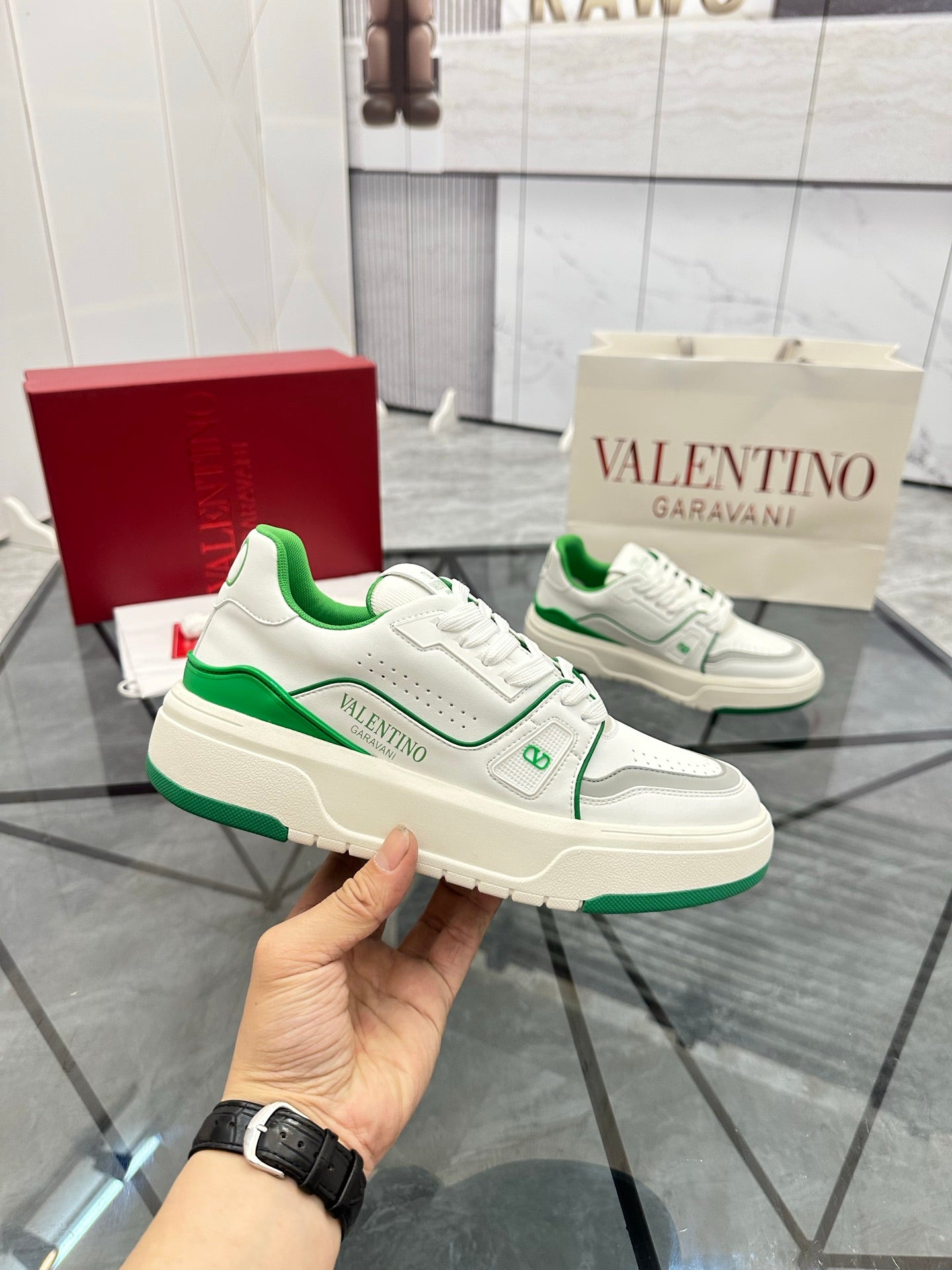 LuxluxHouse Best Quality Shoes Valentino