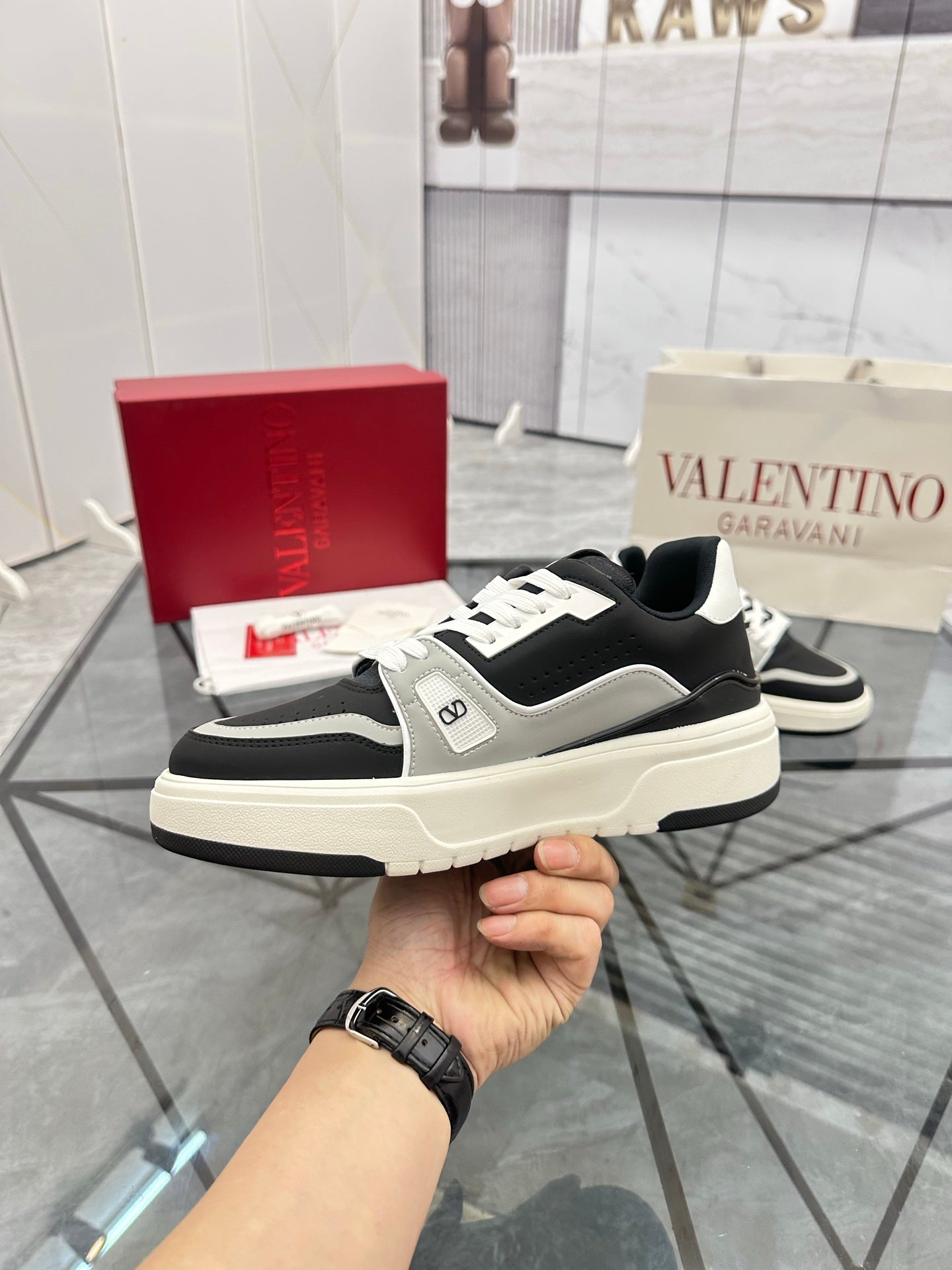 LuxluxHouse Best Quality Shoes Valentino