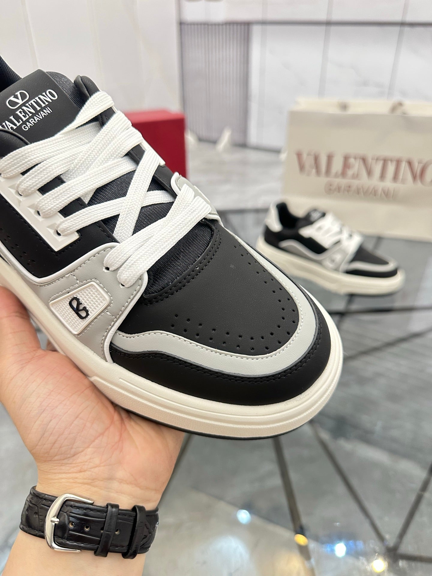 LuxluxHouse Best Quality Shoes Valentino