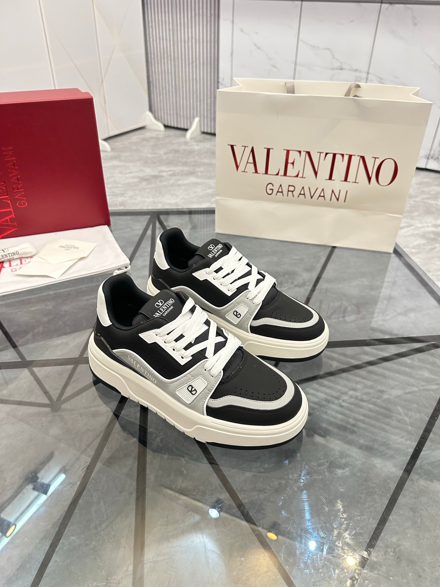 LuxluxHouse Best Quality Shoes Valentino