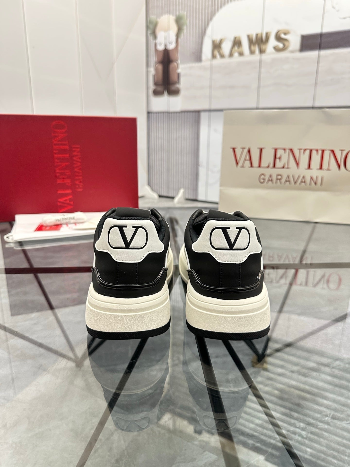 LuxluxHouse Best Quality Shoes Valentino