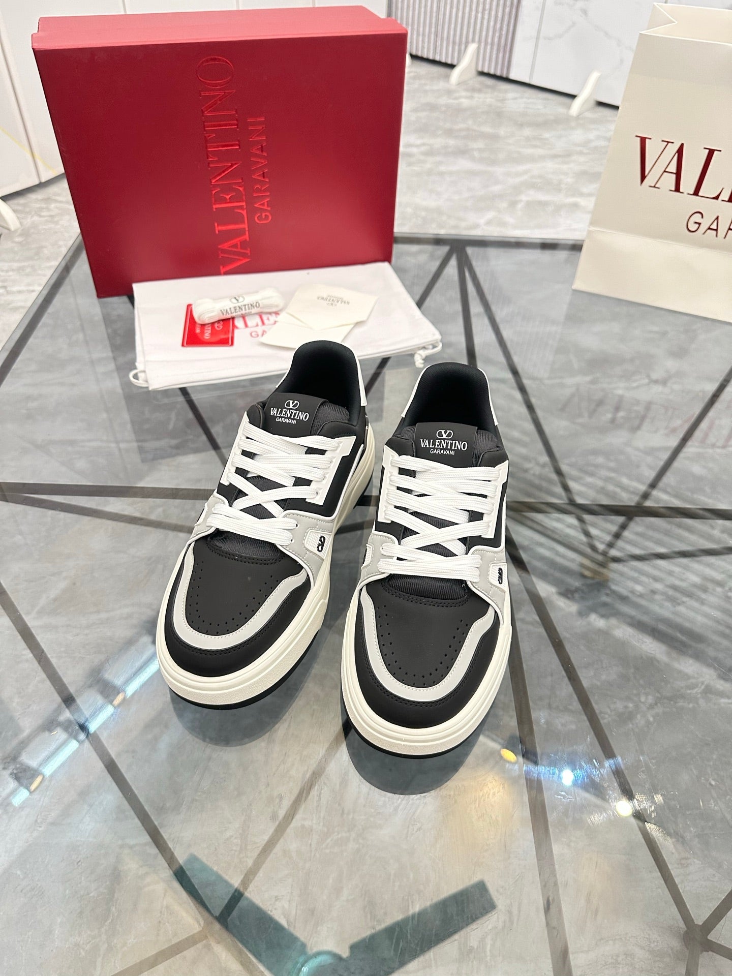 LuxluxHouse Best Quality Shoes Valentino