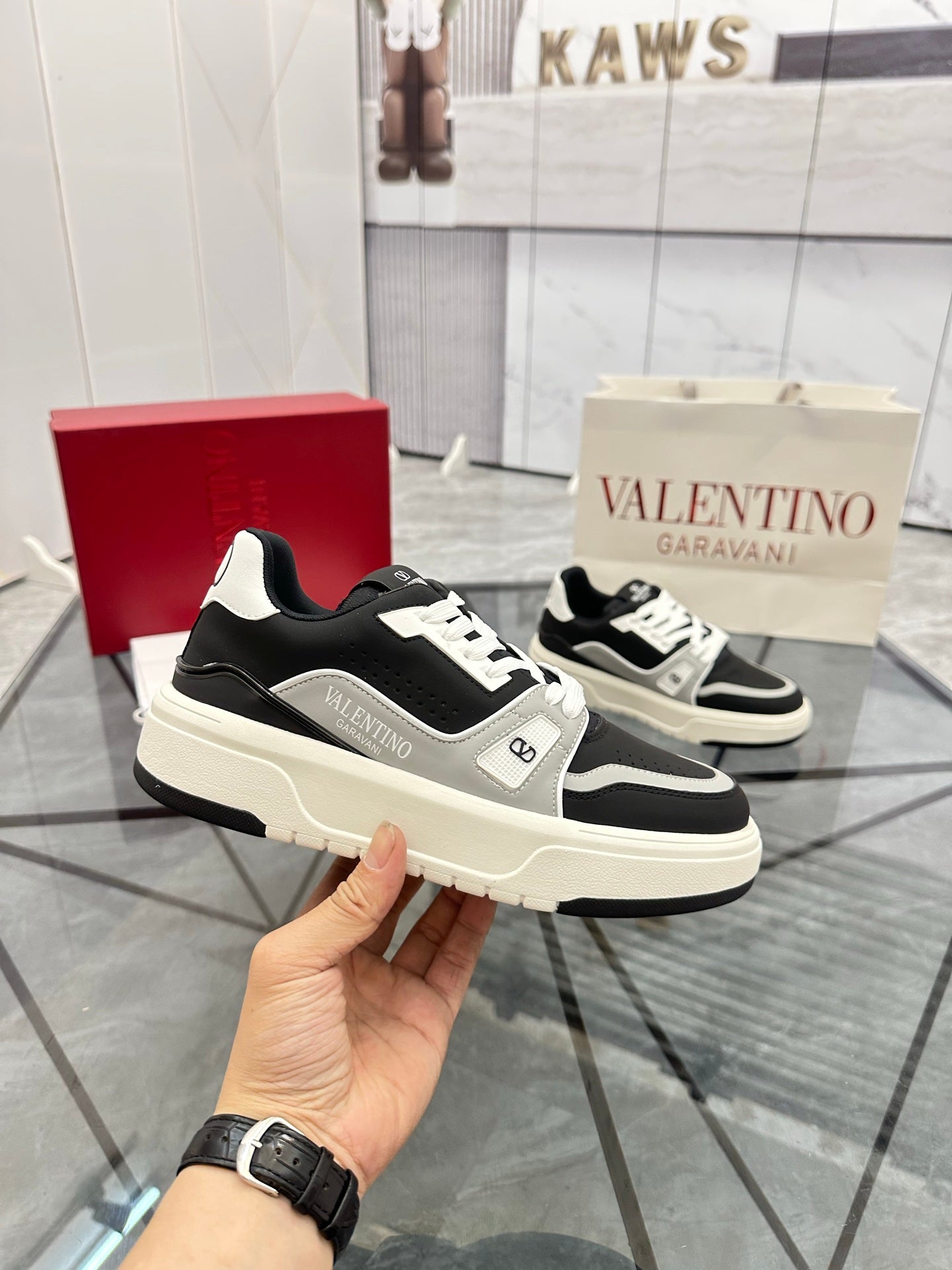 LuxluxHouse Best Quality Shoes Valentino