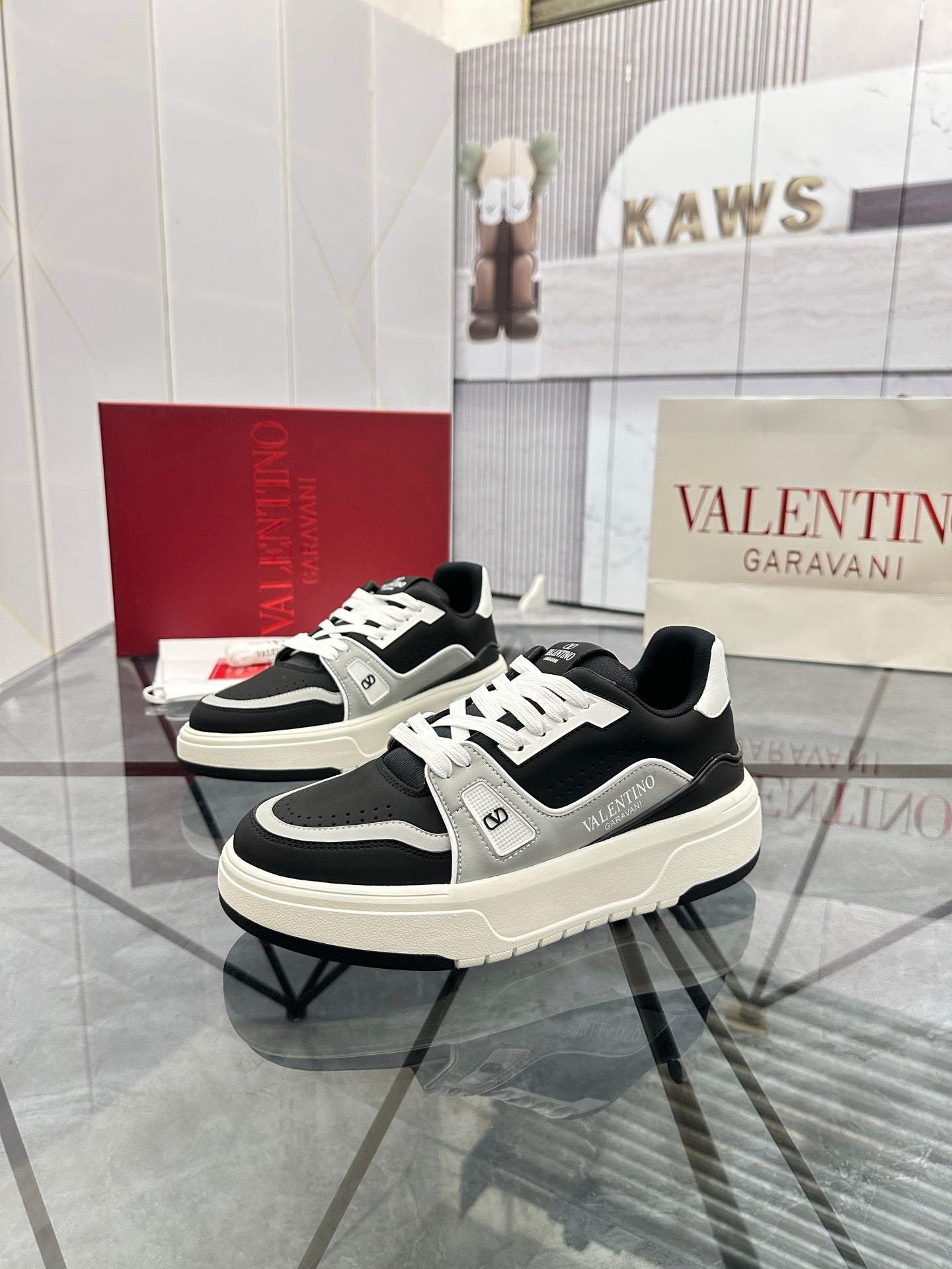 LuxluxHouse Best Quality Shoes Valentino
