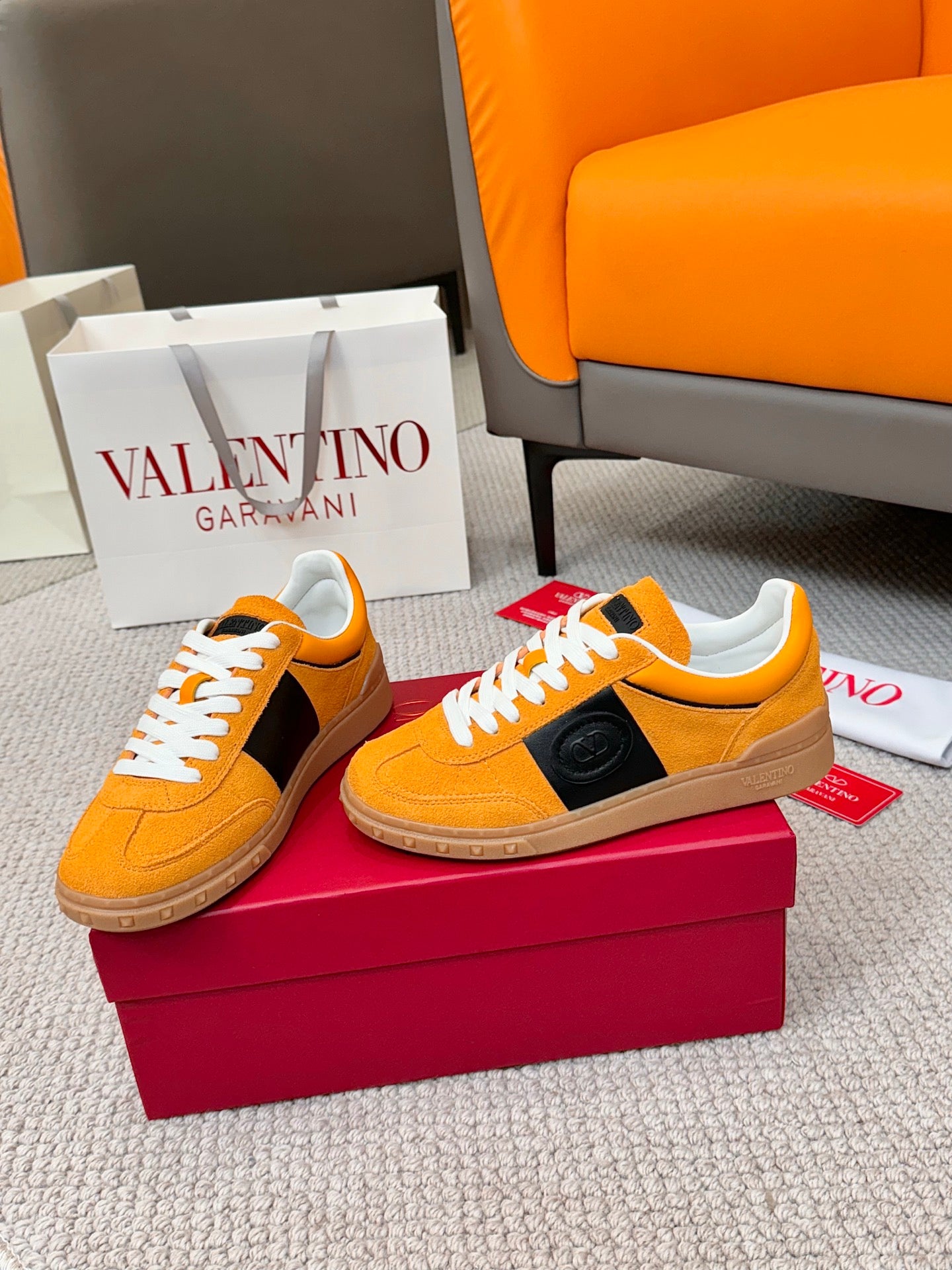 LuxluxHouse Best Quality Shoes Valentino