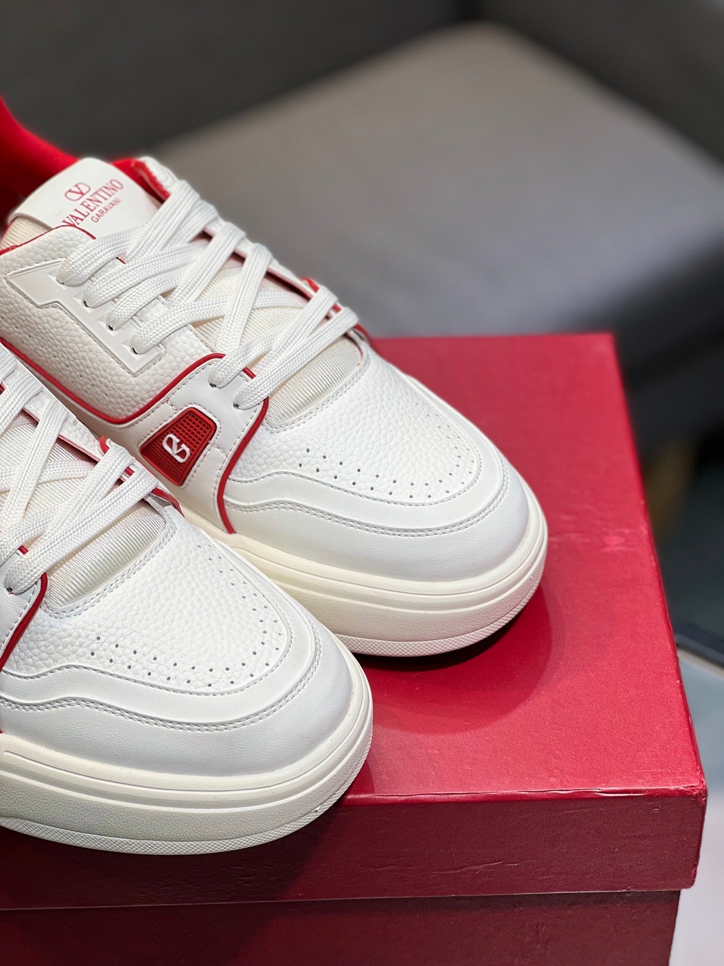 LuxluxHouse Best Quality Shoes Valentino