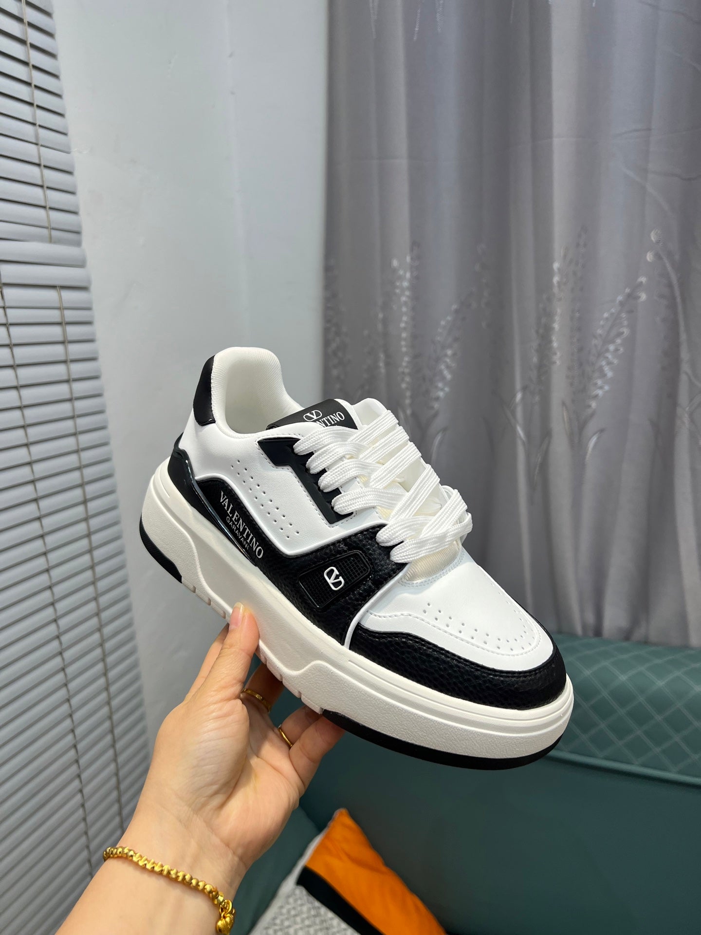 LuxluxHouse Best Quality Shoes Valentino