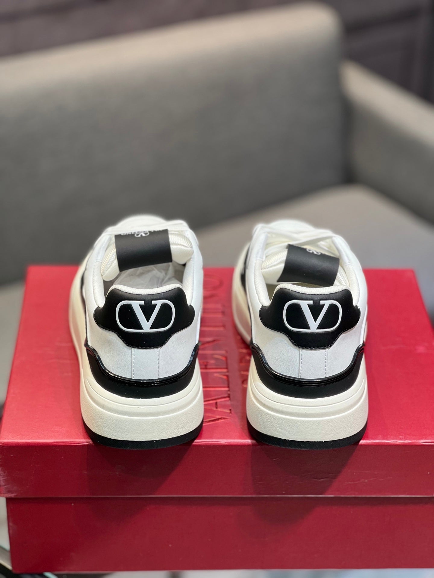 LuxluxHouse Best Quality Shoes Valentino
