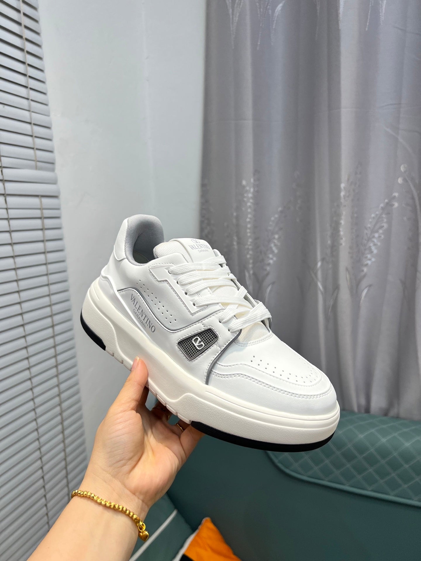 LuxluxHouse Best Quality Shoes Valentino